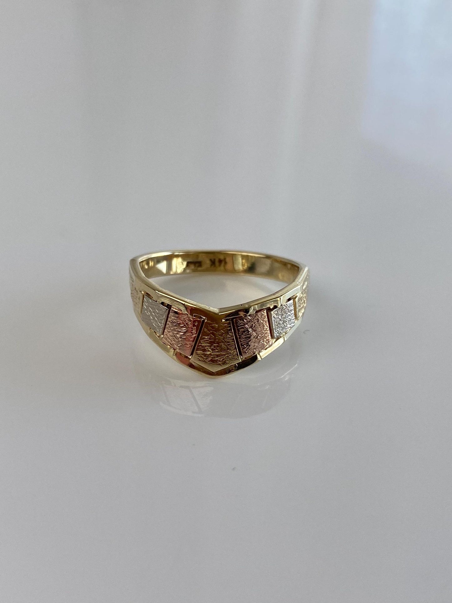 Vintage Solid 14k Tri Tone Gold Chevron Ring - Size 7.25
