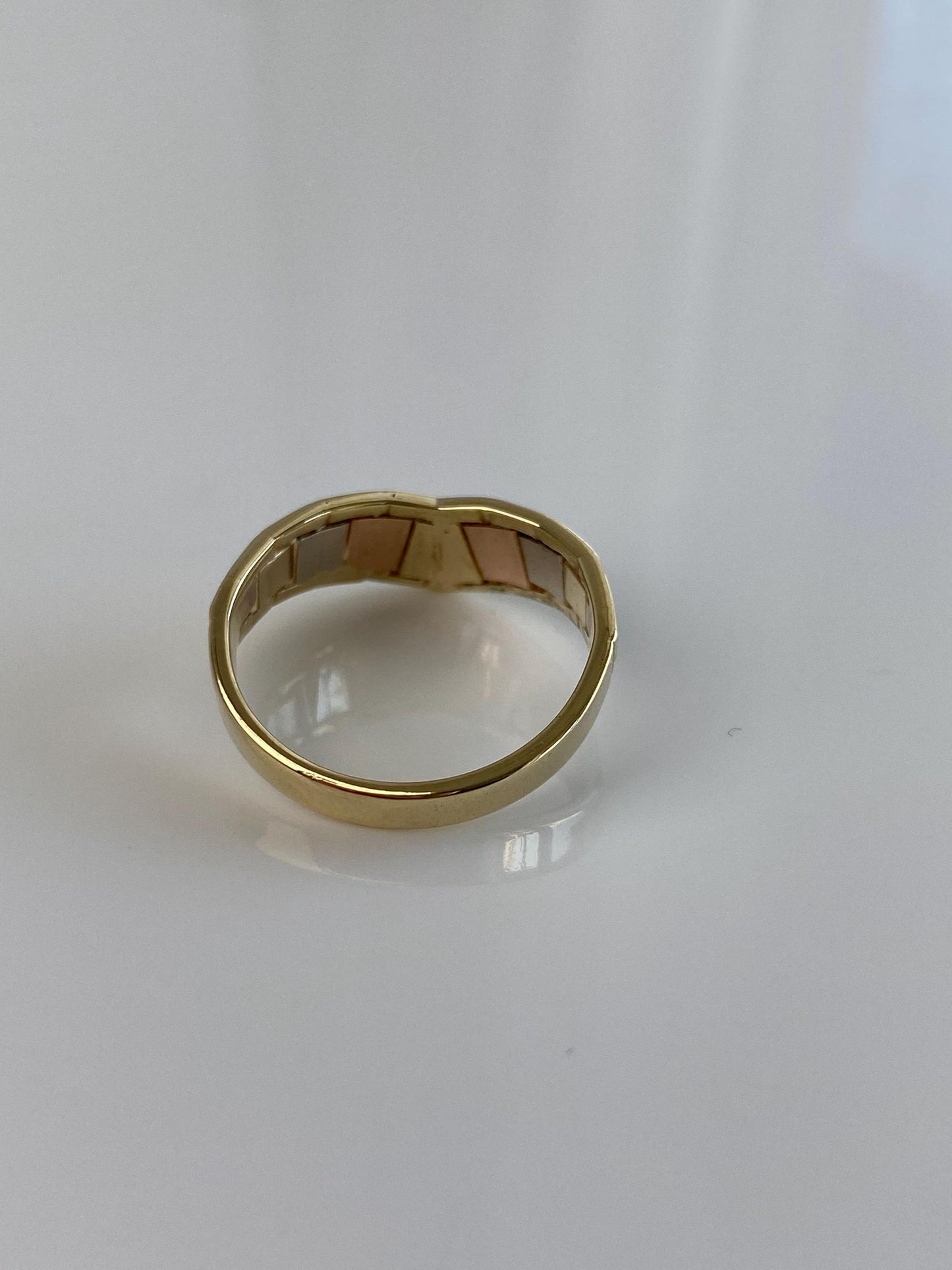 Vintage Solid 14k Tri Tone Gold Chevron Ring - Size 7.25