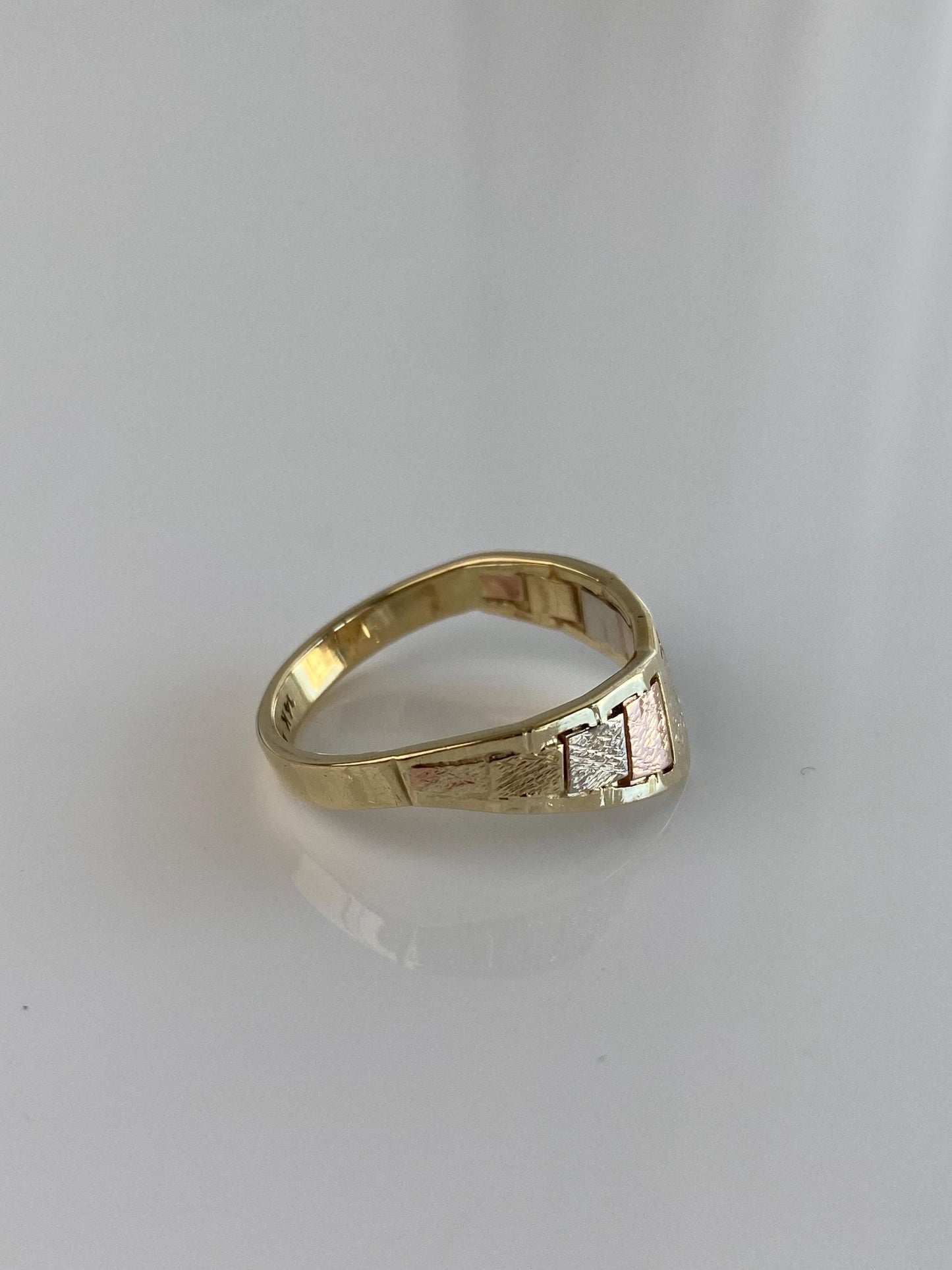 Vintage Solid 14k Tri Tone Gold Chevron Ring - Size 7.25