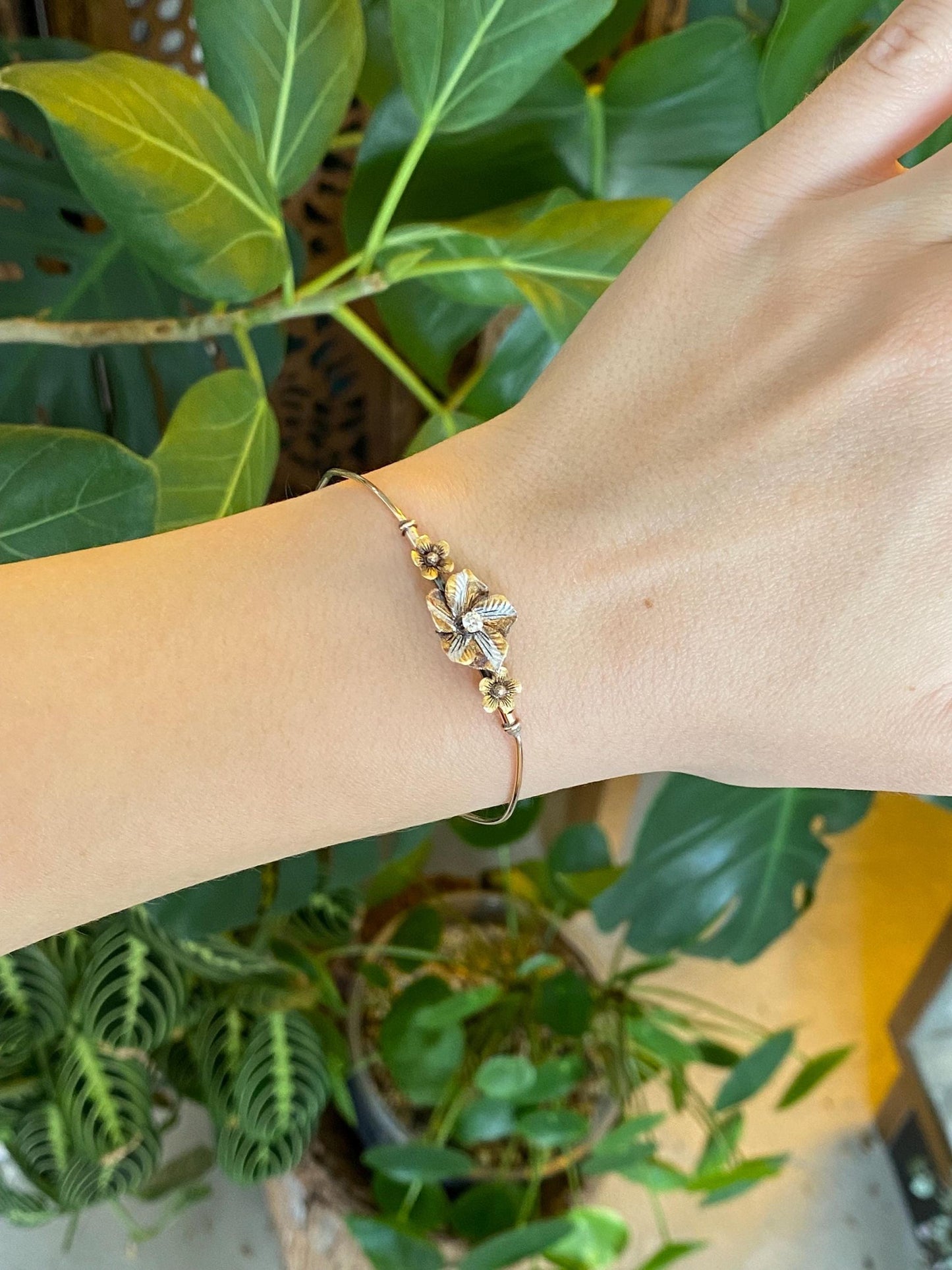 Vintage 9k Yellow Rosey & White Gold Diamond Flowers Bangle Bracelet - 7 1/4 Inches