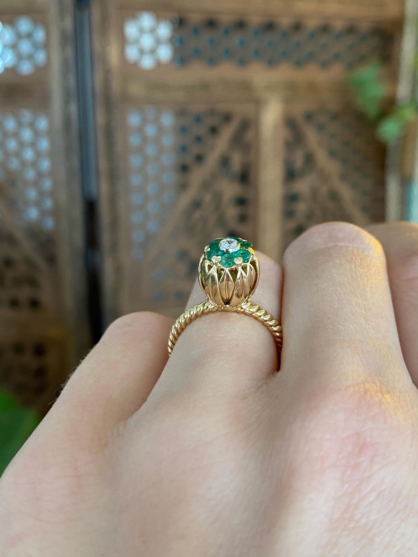 Vintage Solid 18k Yellow Gold Emerald Halo Diamond Flower Ring - Size 4.25
