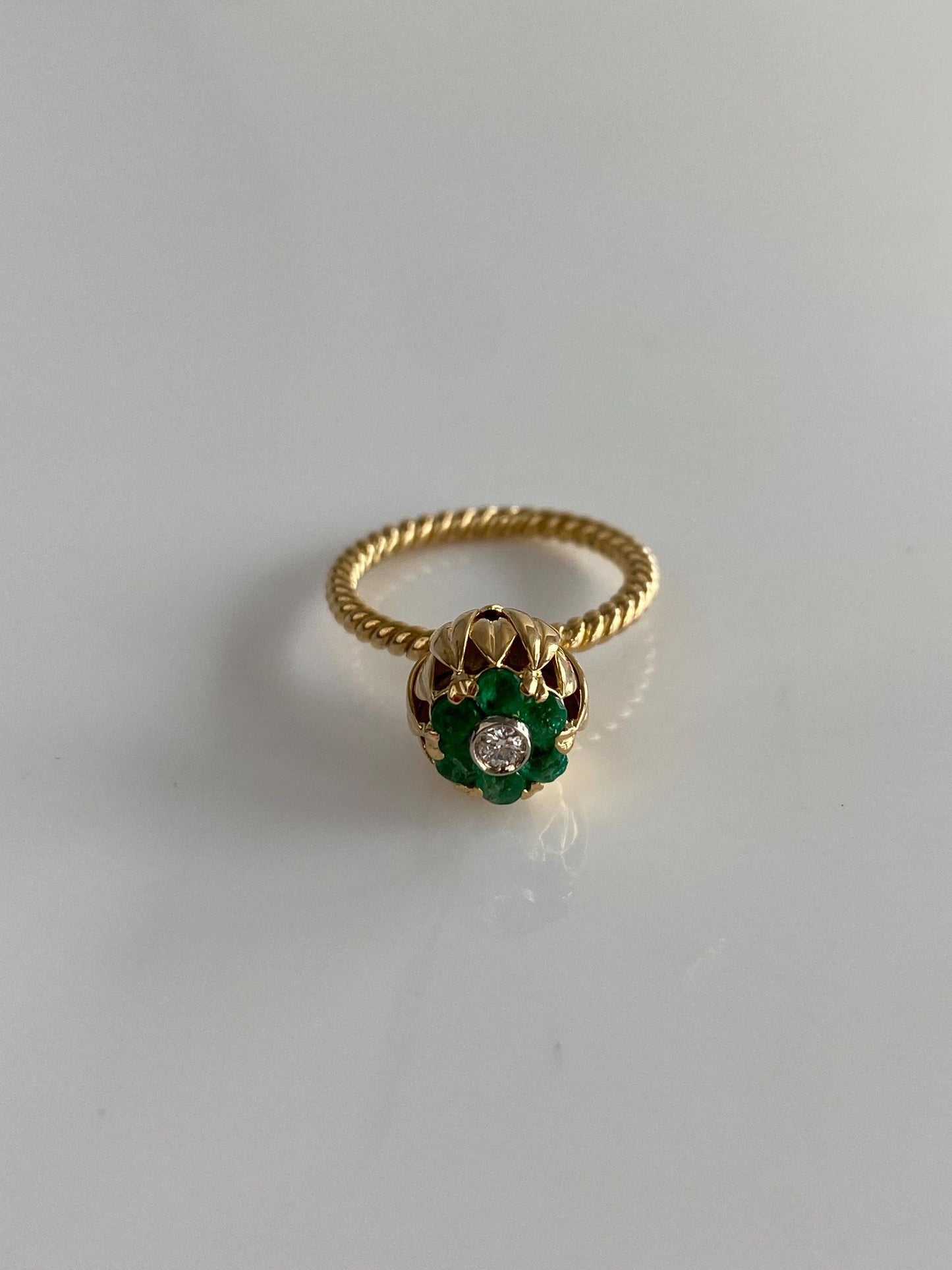 Vintage Solid 18k Yellow Gold Emerald Halo Diamond Flower Ring - Size 4.25