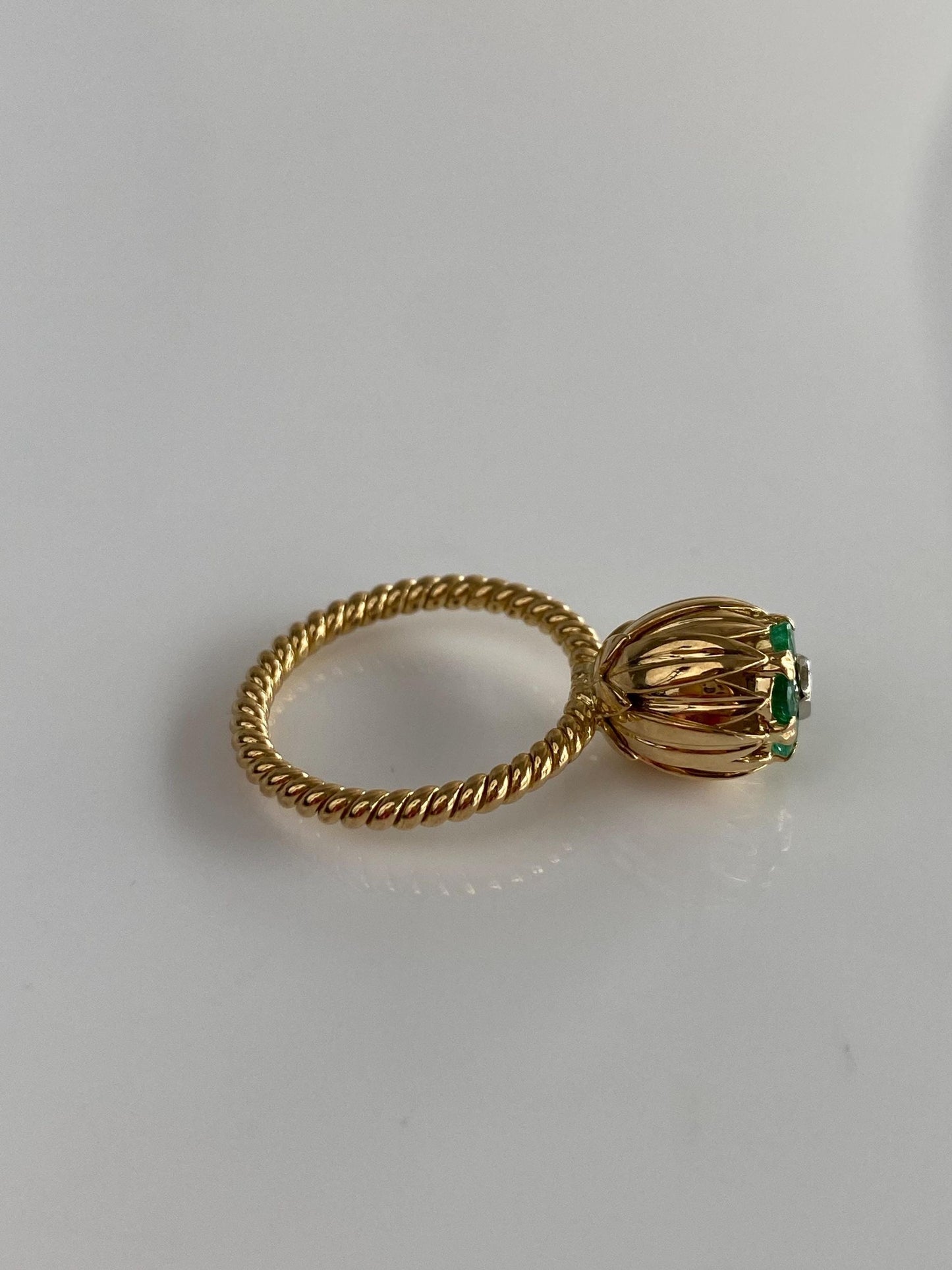 Vintage Solid 18k Yellow Gold Emerald Halo Diamond Flower Ring - Size 4.25