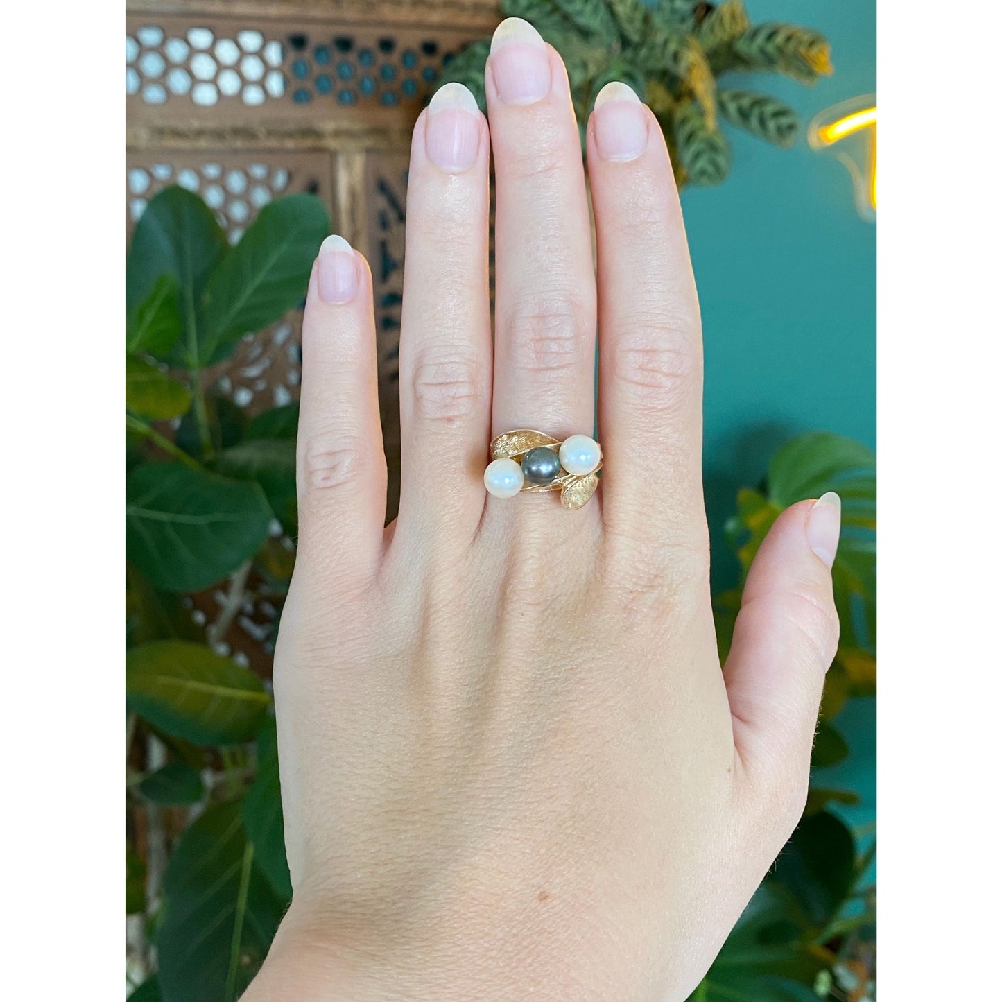 Vintage Solid 14k Yellow Gold White & Peacock Pearl Textured Ring - Size 6