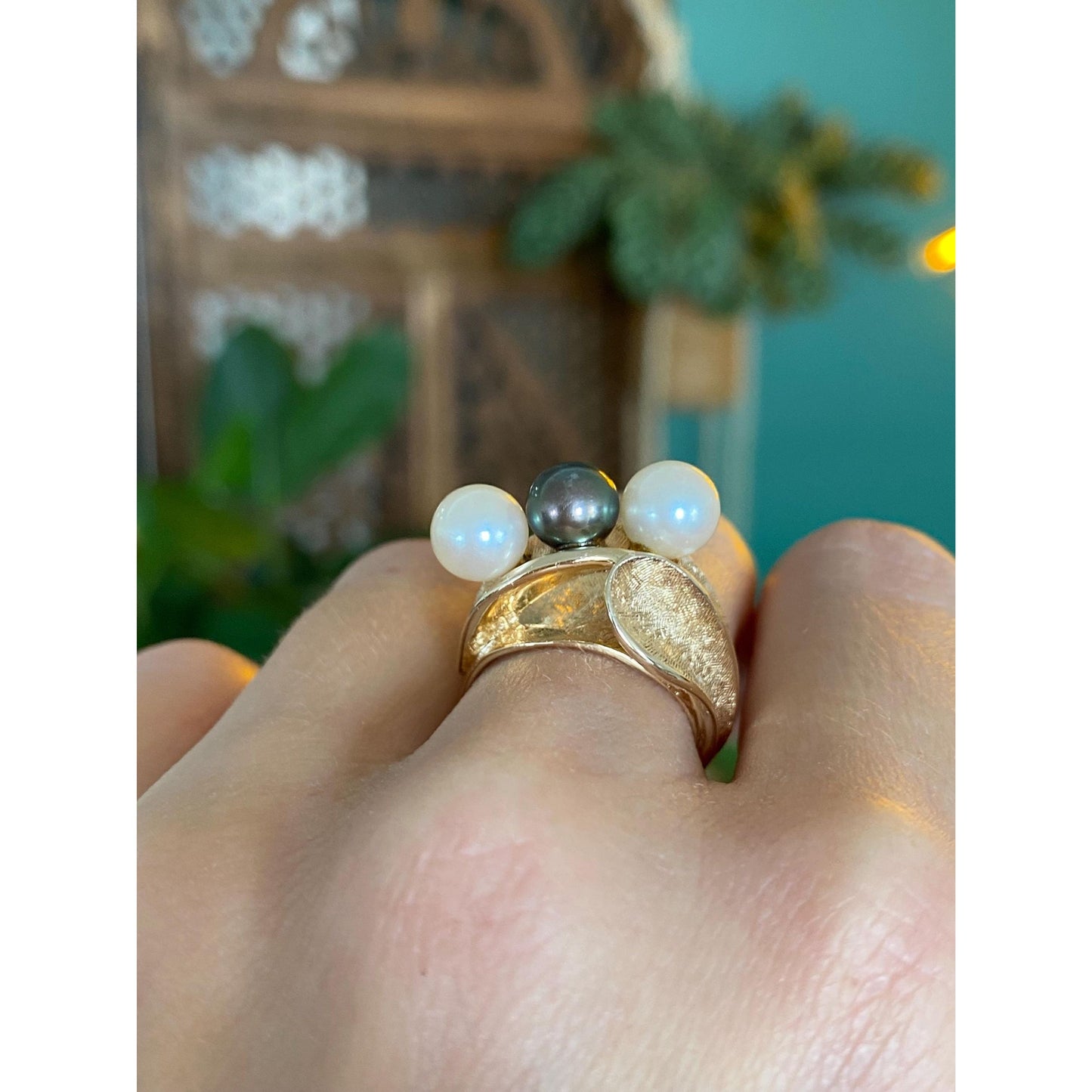 Vintage Solid 14k Yellow Gold White & Peacock Pearl Textured Ring - Size 6