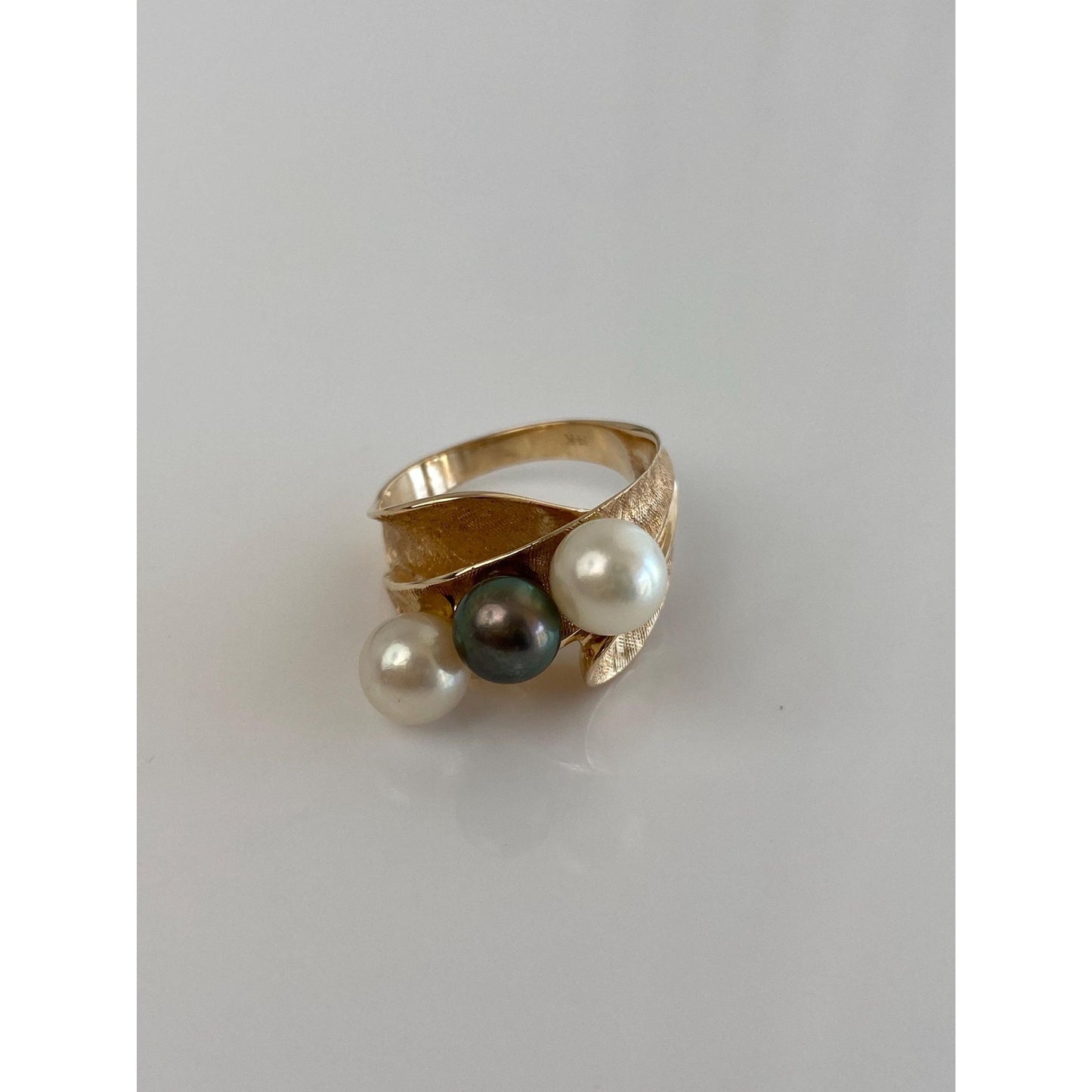 Vintage Solid 14k Yellow Gold White & Peacock Pearl Textured Ring - Size 6