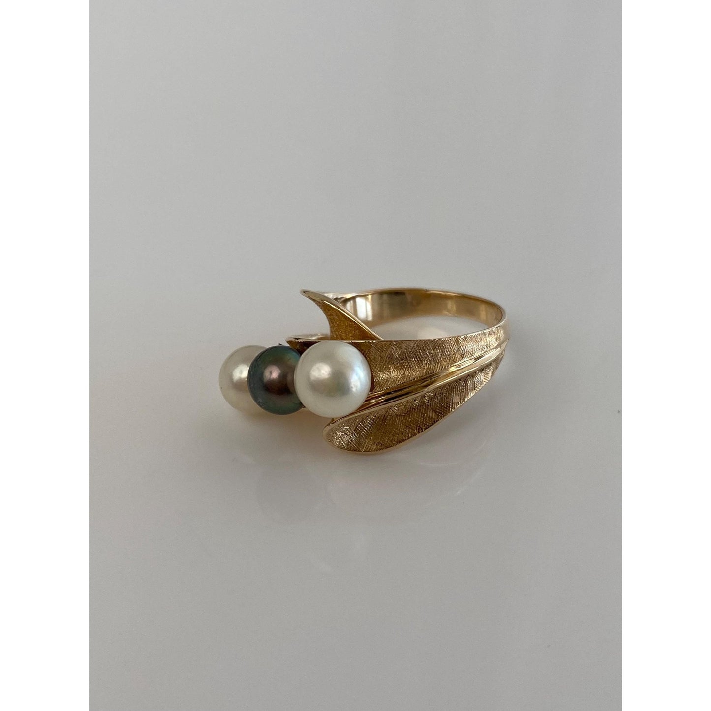 Vintage Solid 14k Yellow Gold White & Peacock Pearl Textured Ring - Size 6