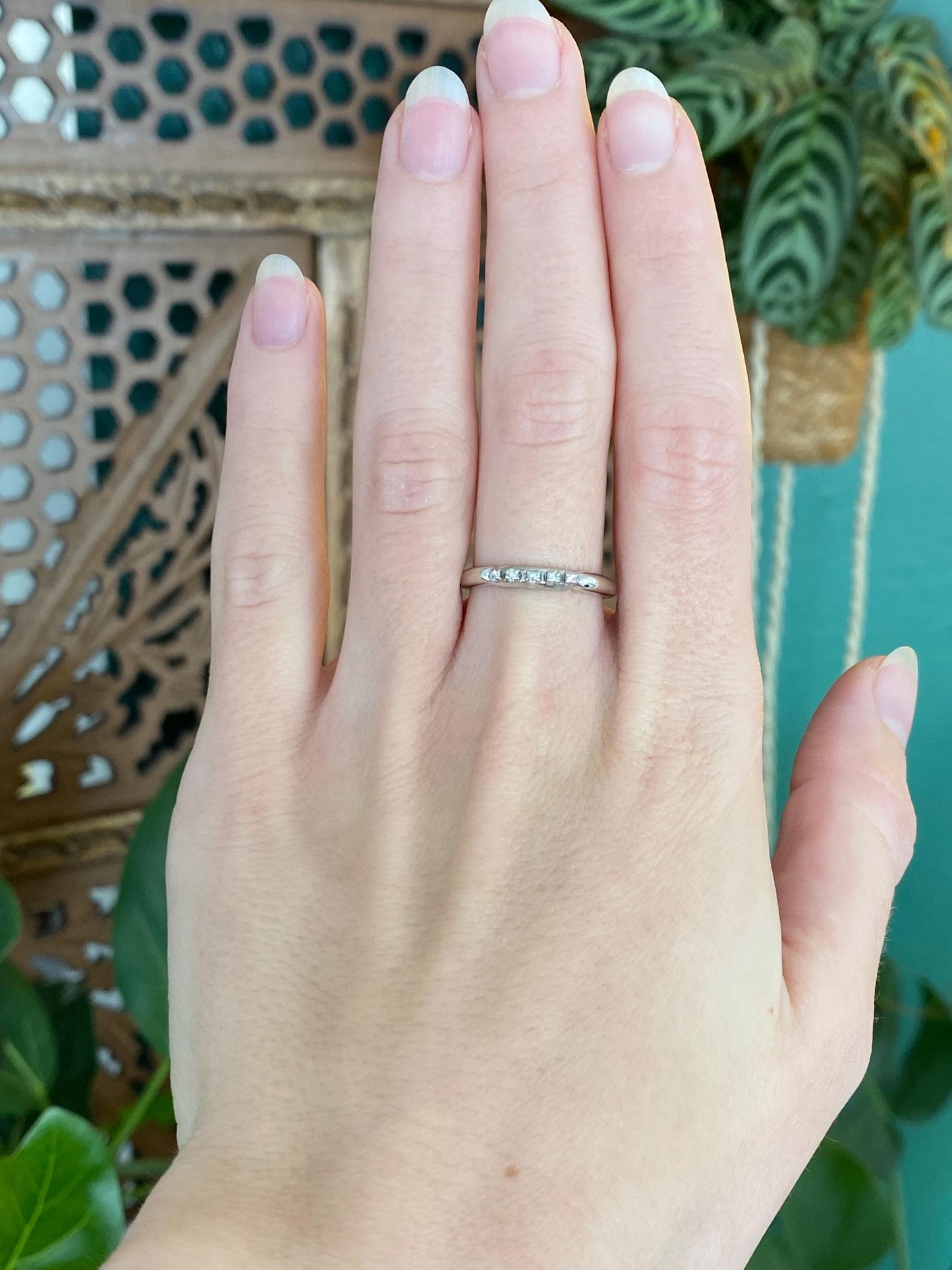 Vintage Solid 14k White Gold Clear Sapphire Ring Band - Size 7