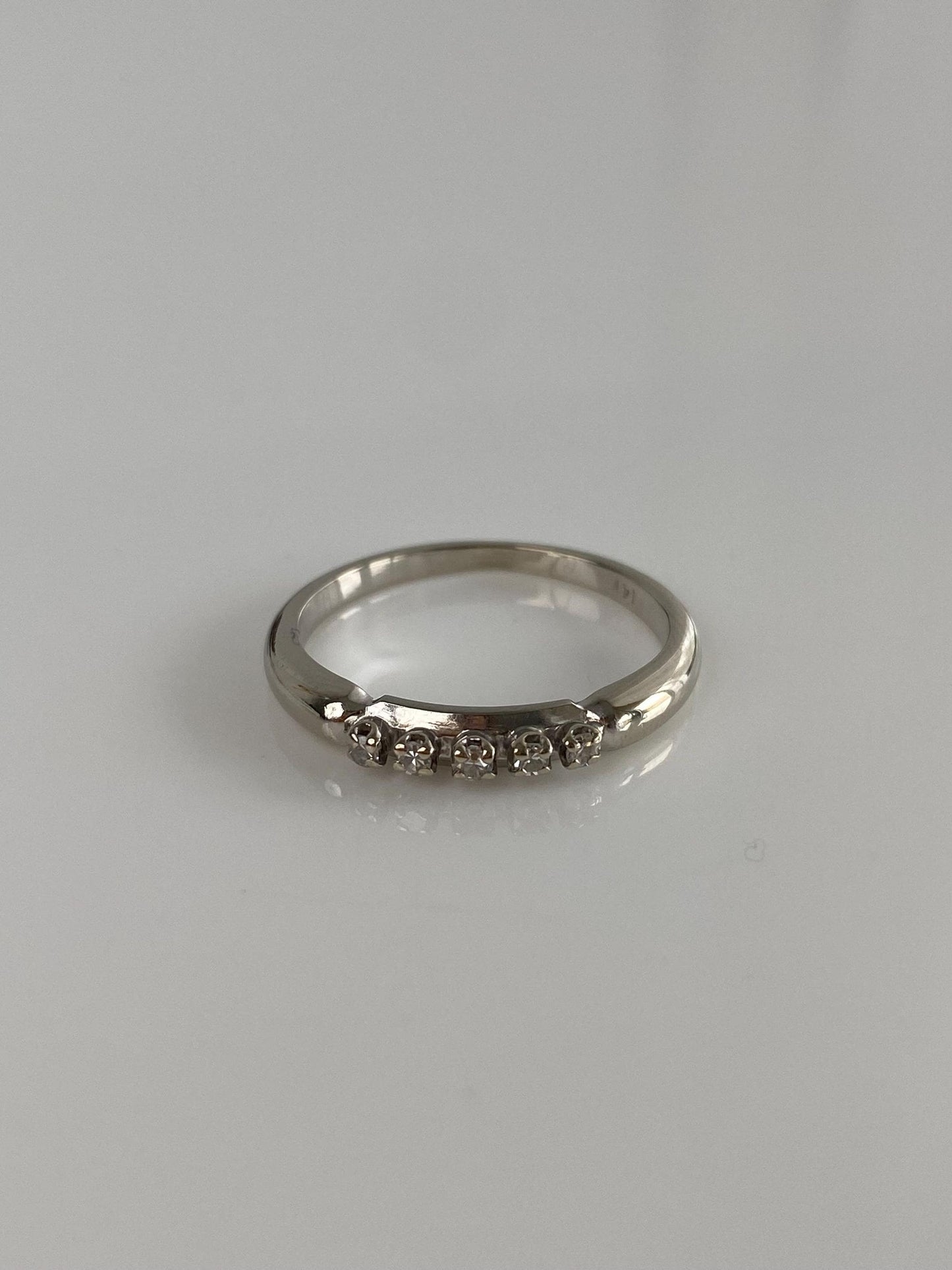 Vintage Solid 14k White Gold Clear Sapphire Ring Band - Size 7