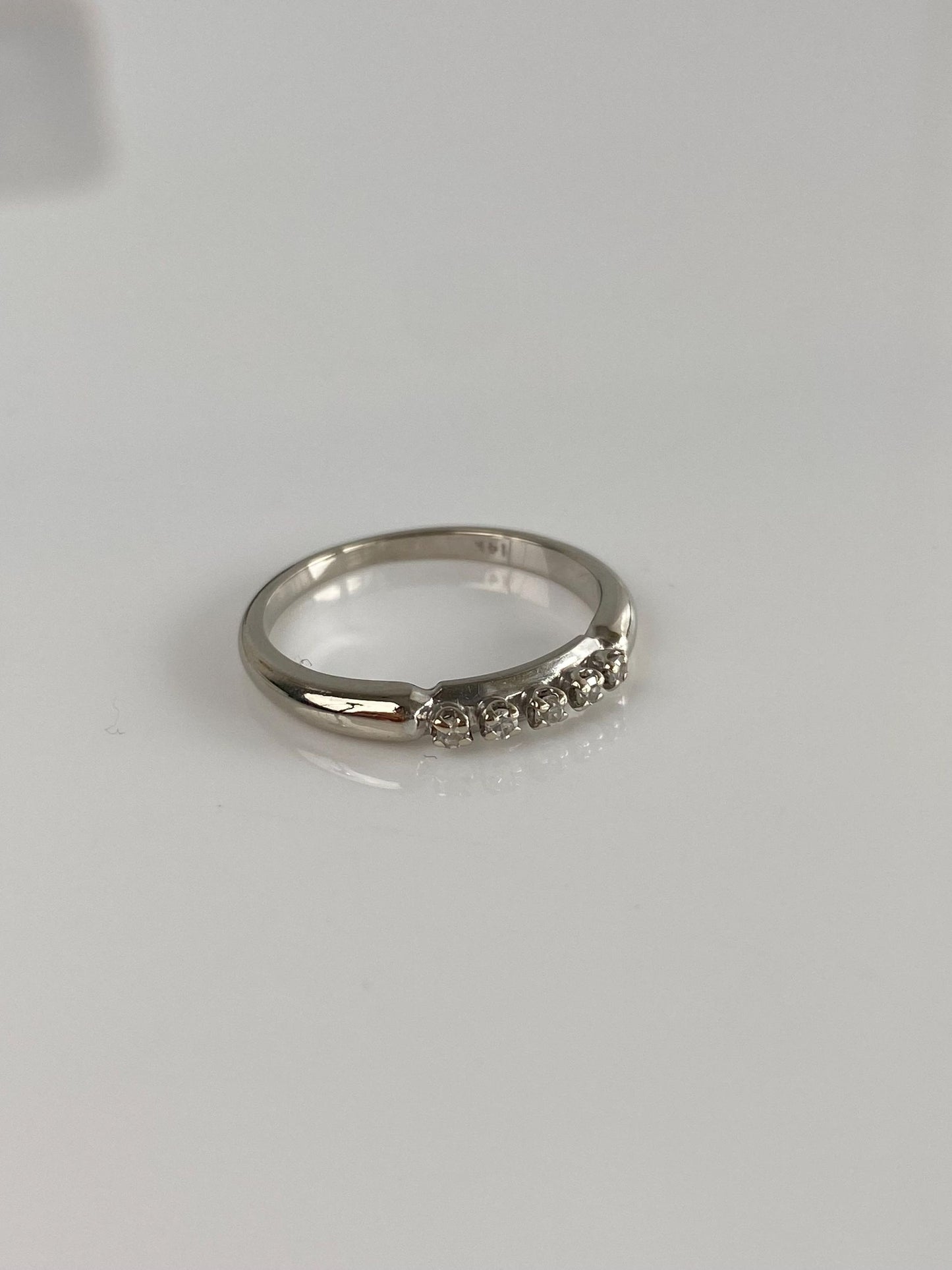 Vintage Solid 14k White Gold Clear Sapphire Ring Band - Size 7