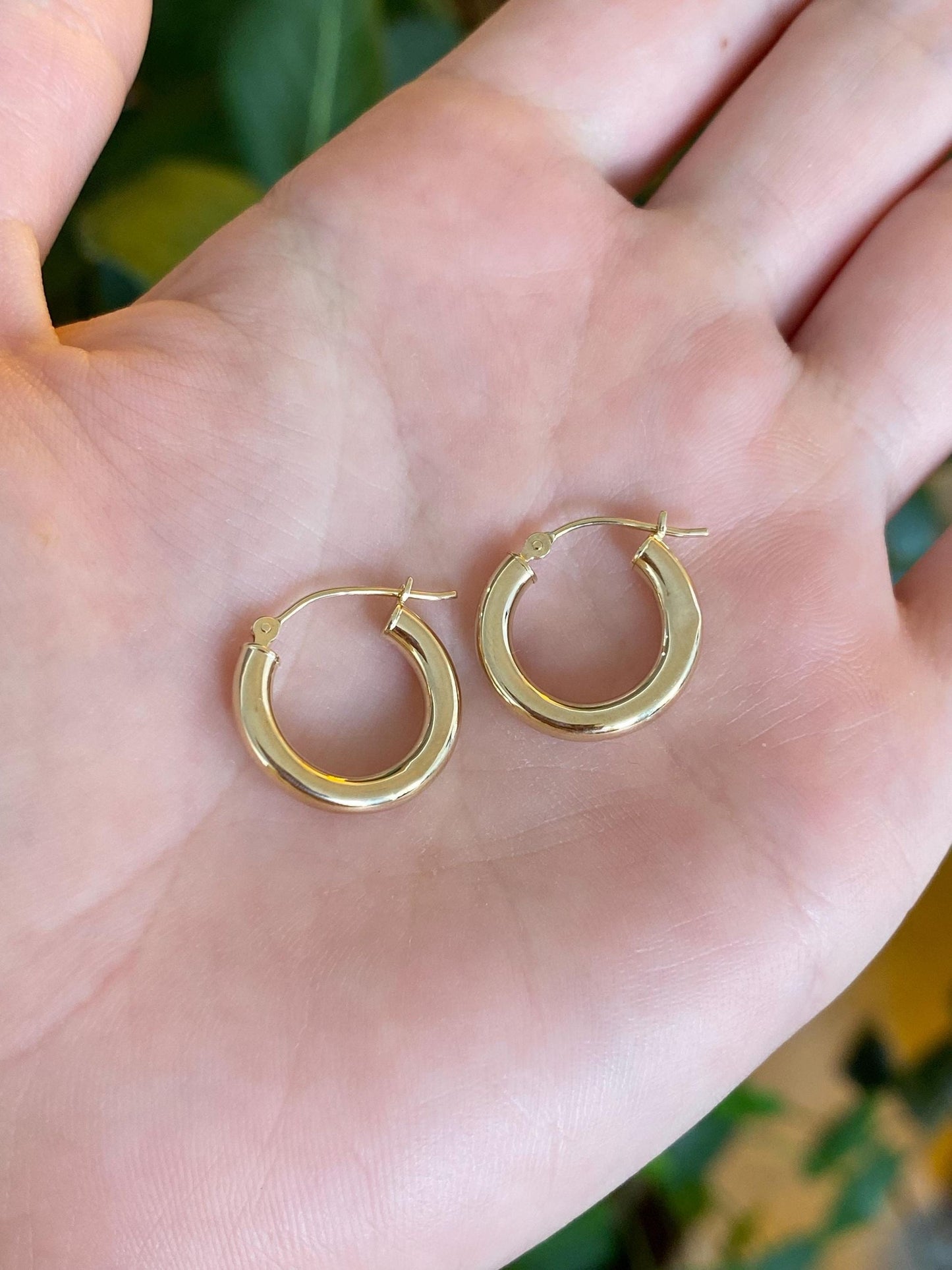 Vintage 14k Yellow Gold Small Hoop Earrings