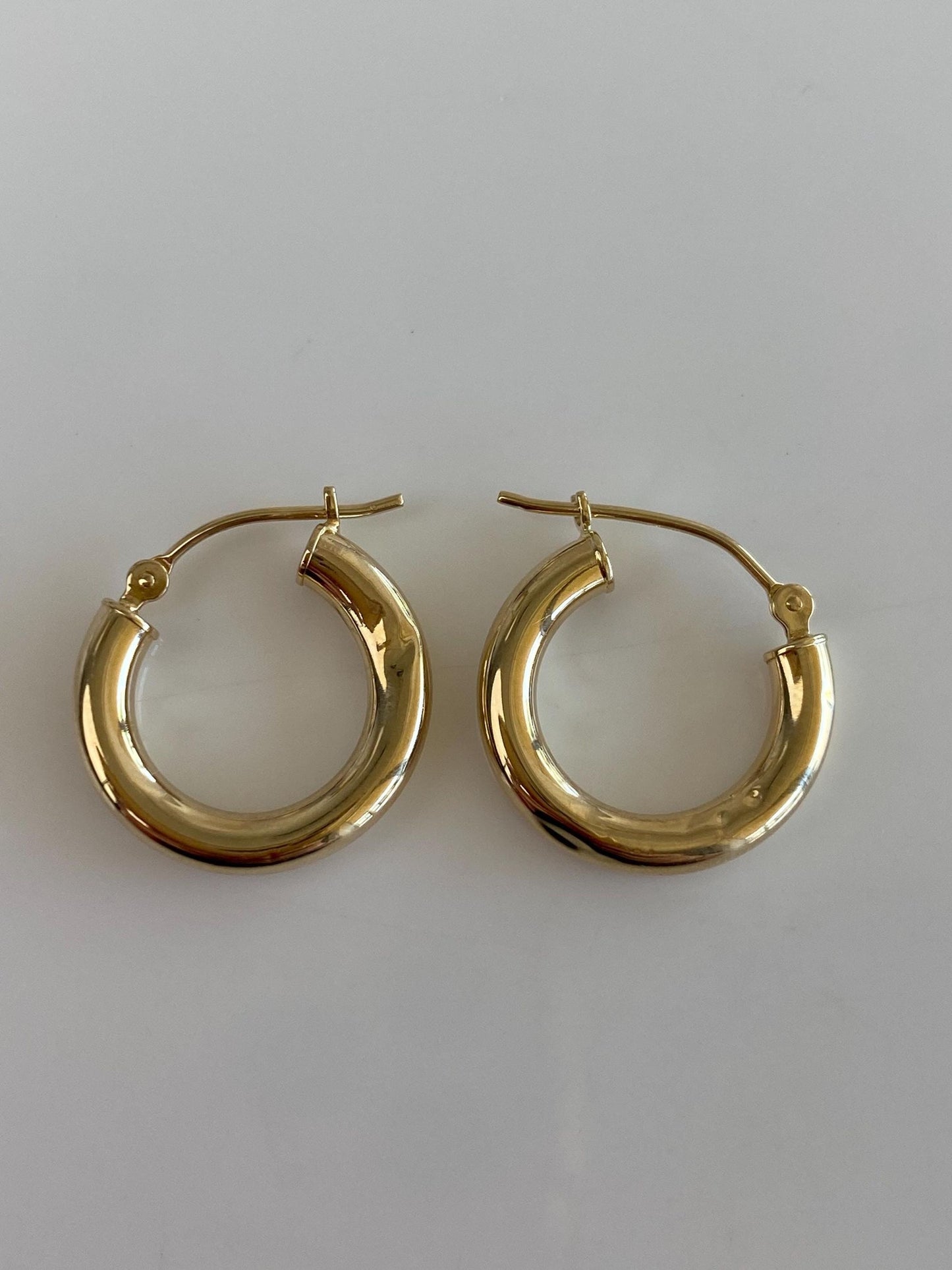 Vintage 14k Yellow Gold Small Hoop Earrings