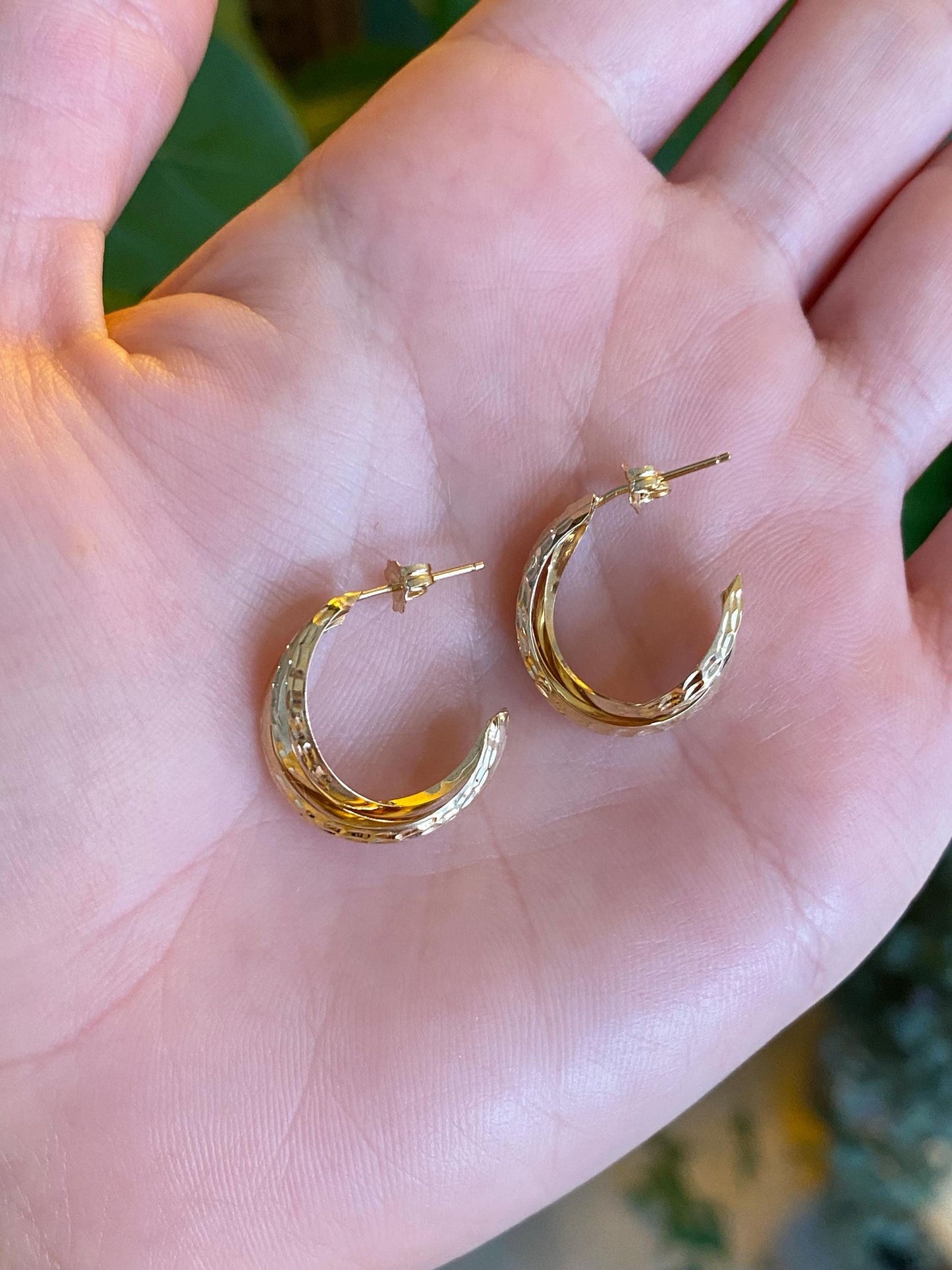 Vintage Solid 14k Yellow Gold Diamond Cut Hoop Earrings