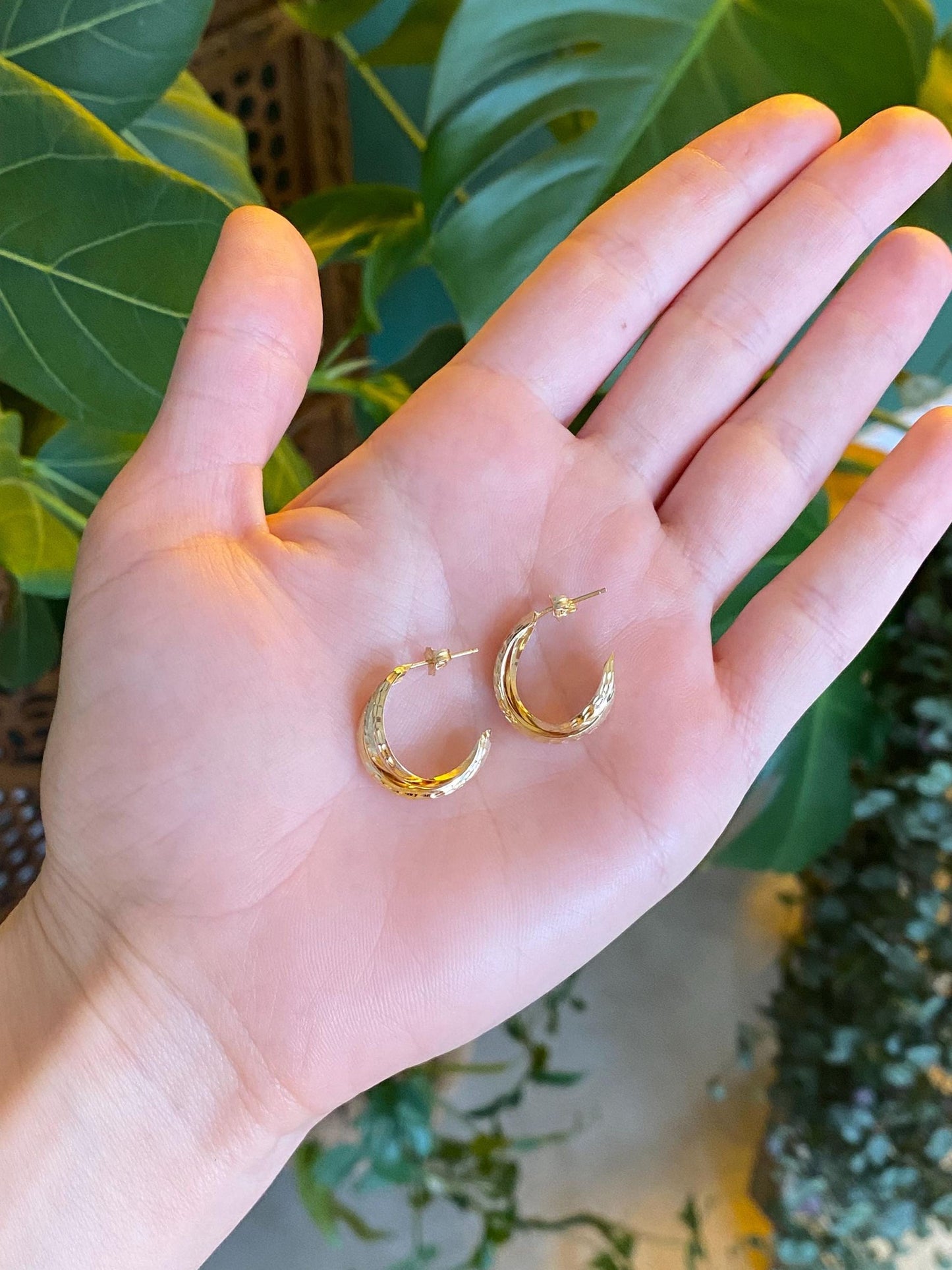 Vintage Solid 14k Yellow Gold Diamond Cut Hoop Earrings