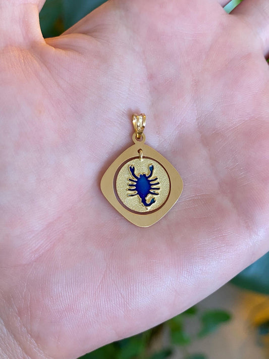 Vintage Solid 18k Yellow Gold Blue Enamel Scorpio Zodiac Double Sided Charm