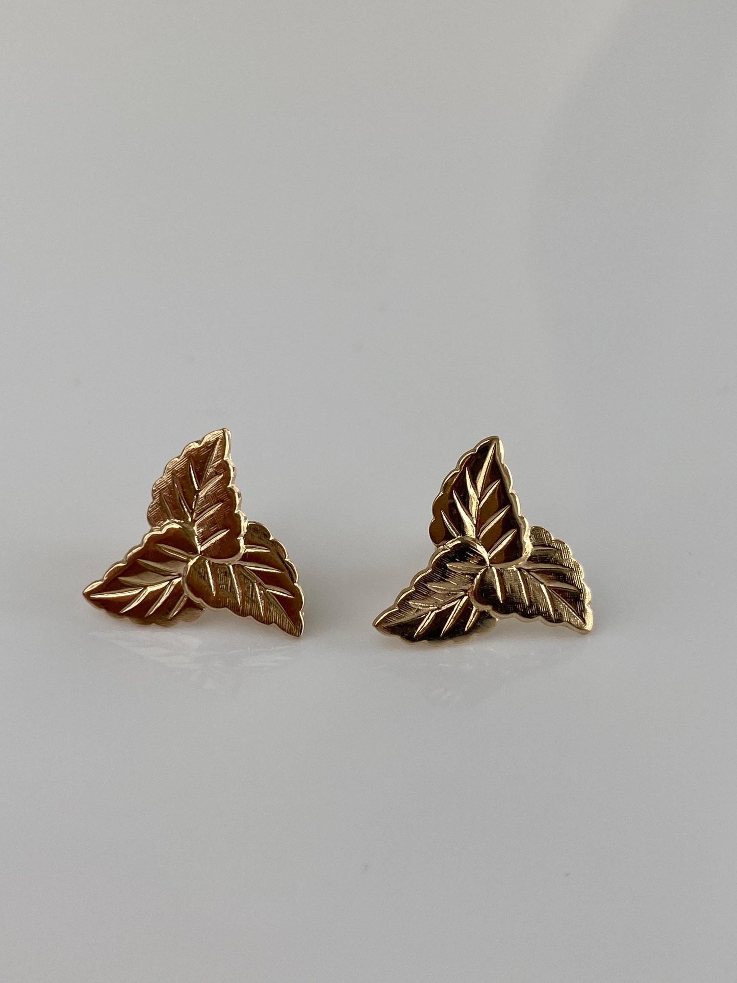 Vintage Solid 14k Yellow Gold Leaves Stud Earrings