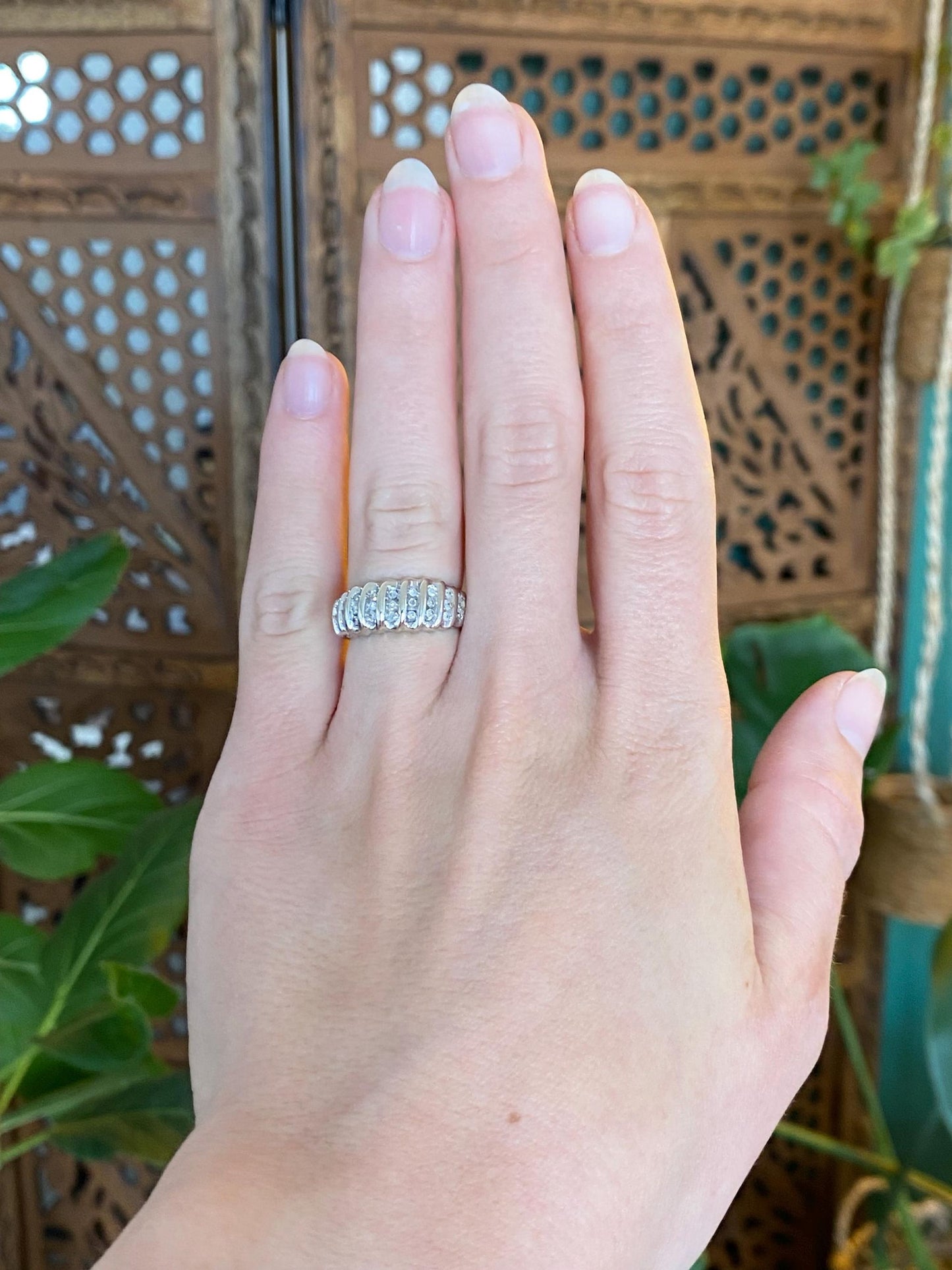 Vintage Solid 10k White Gold Diamond Ring Band - Size 5