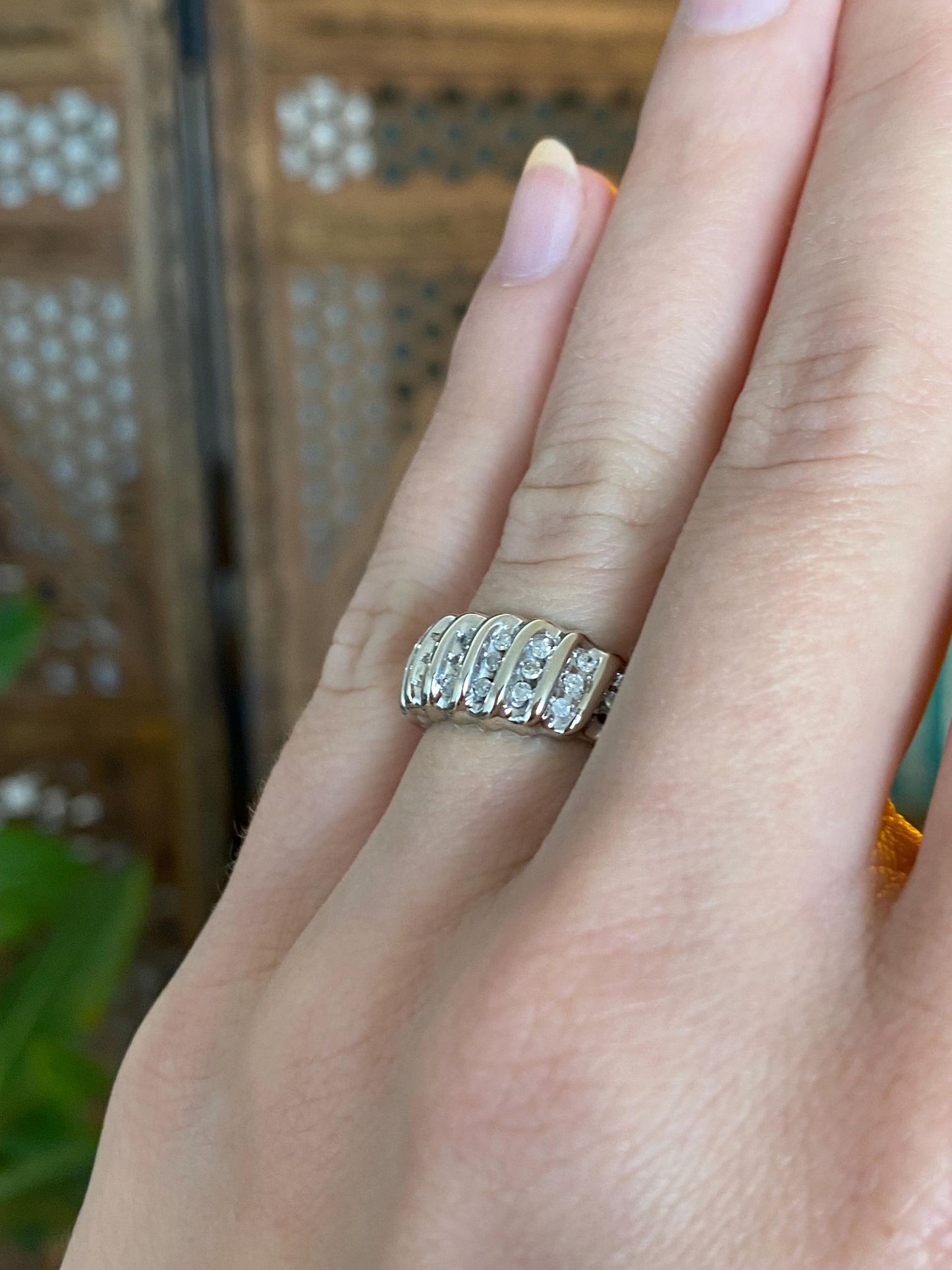 Vintage Solid 10k White Gold Diamond Ring Band - Size 5