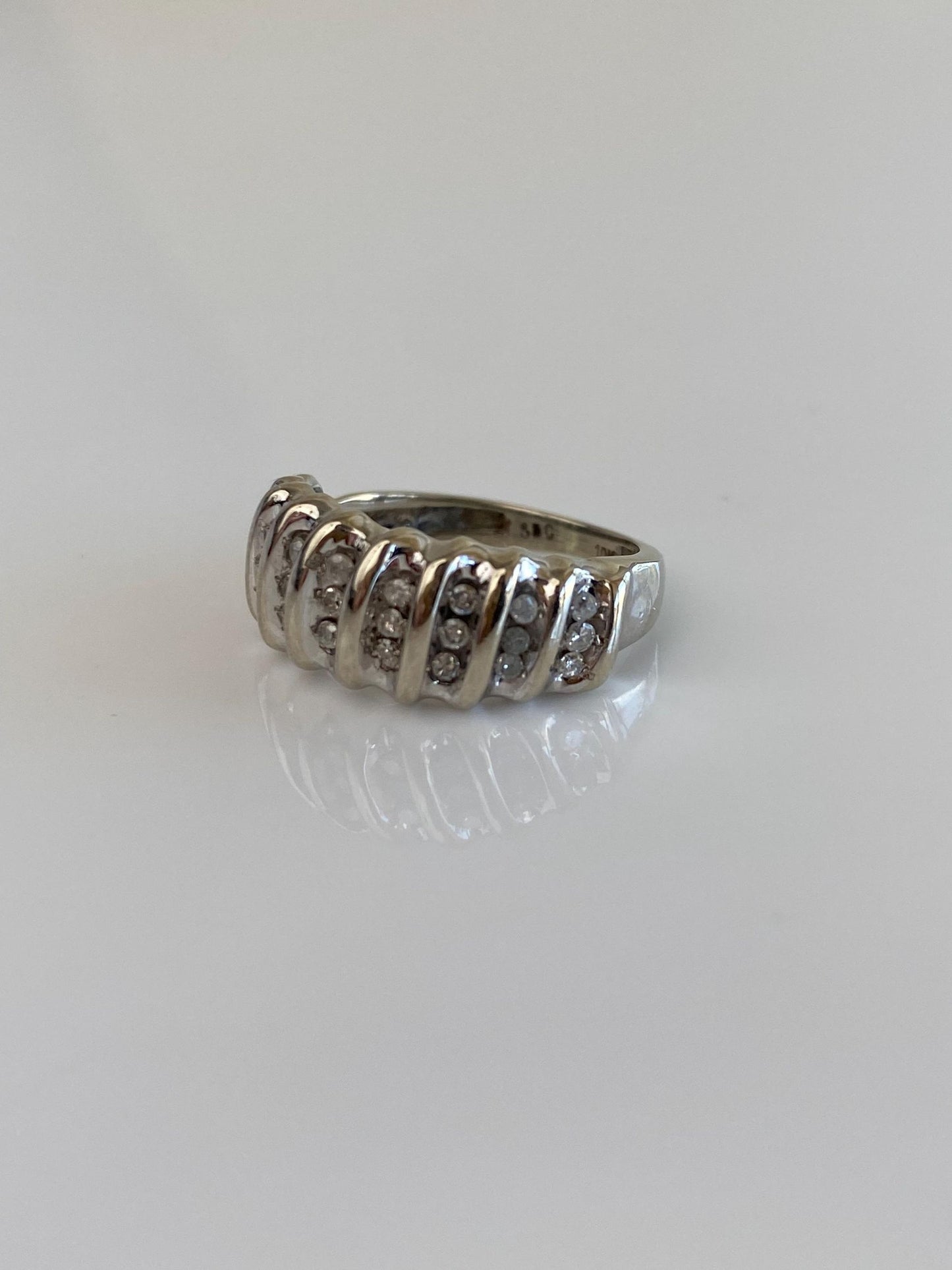 Vintage Solid 10k White Gold Diamond Ring Band - Size 5
