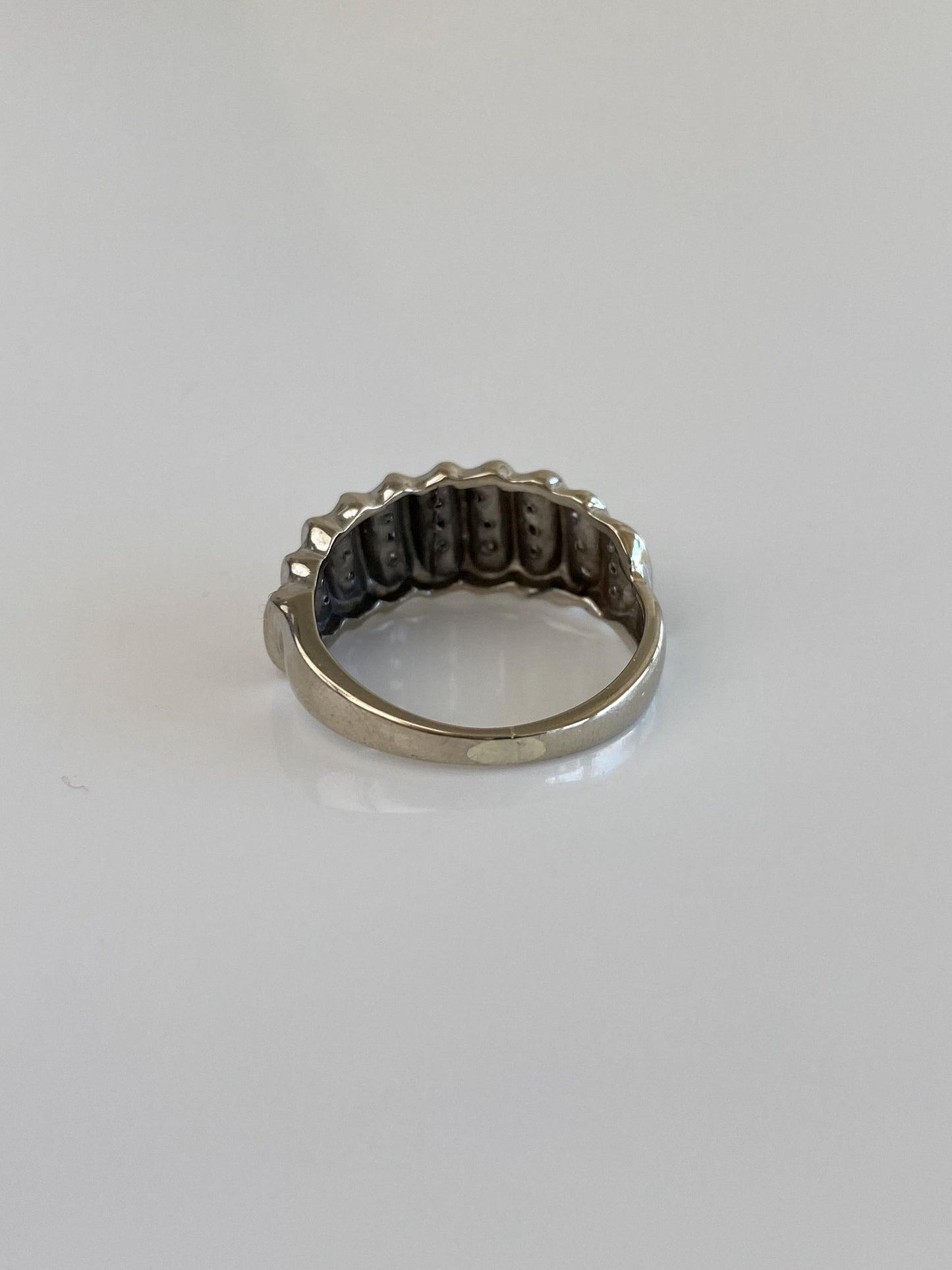Vintage Solid 10k White Gold Diamond Ring Band - Size 5