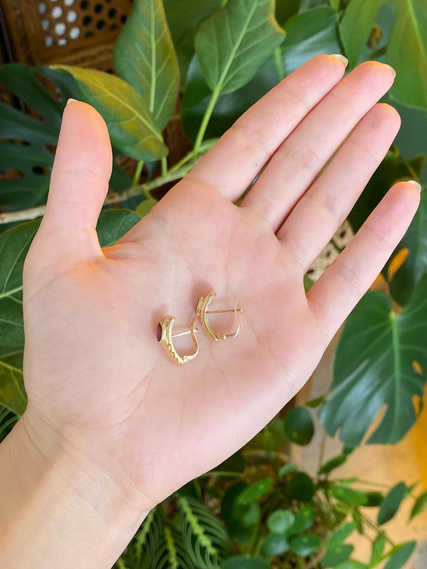 Vintage Solid 14k Yellow Gold Garnet Drop Earrings