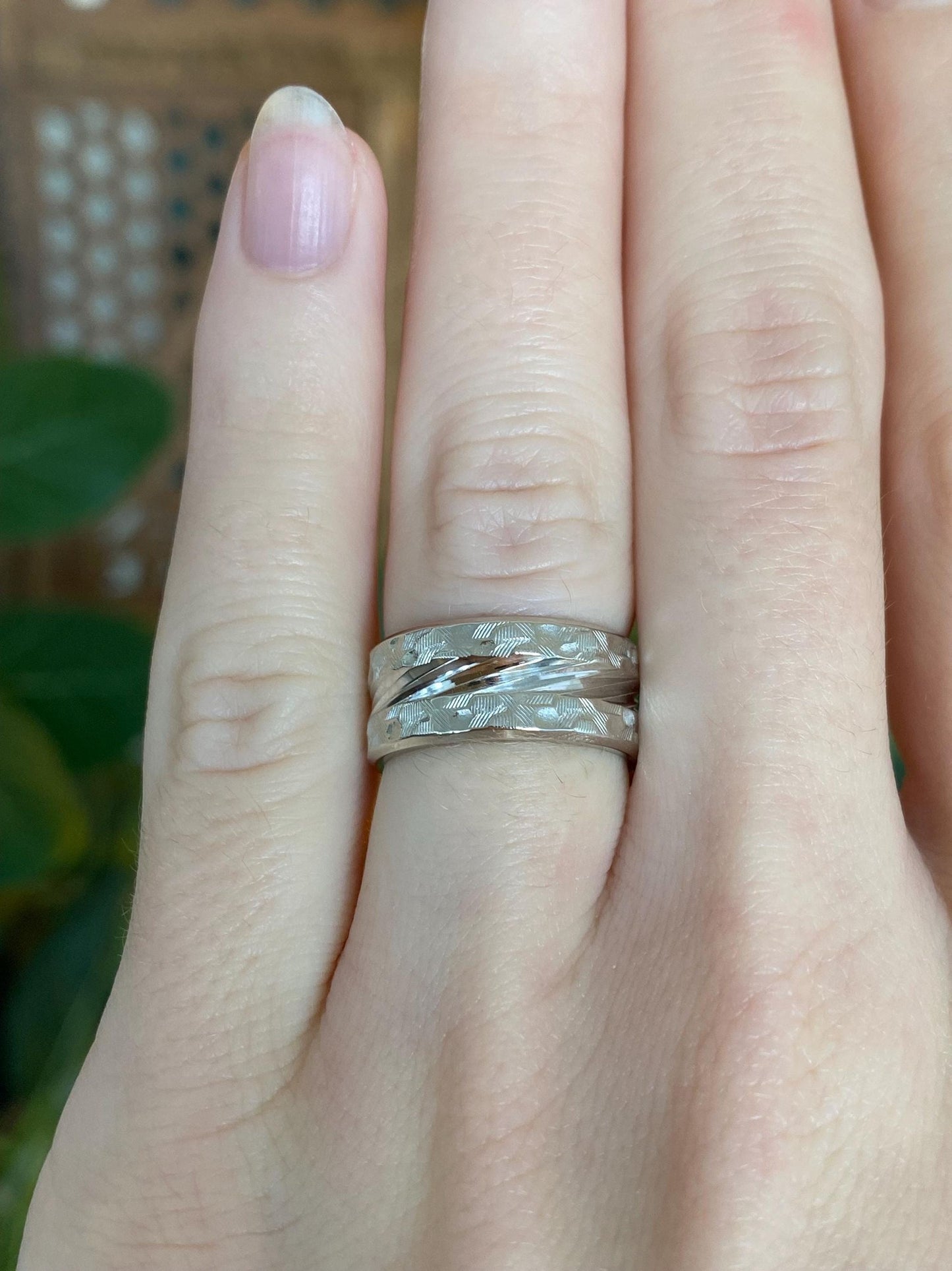 Vintage Solid 14k White Gold Diamond Cut Ring Band - Size 4.75