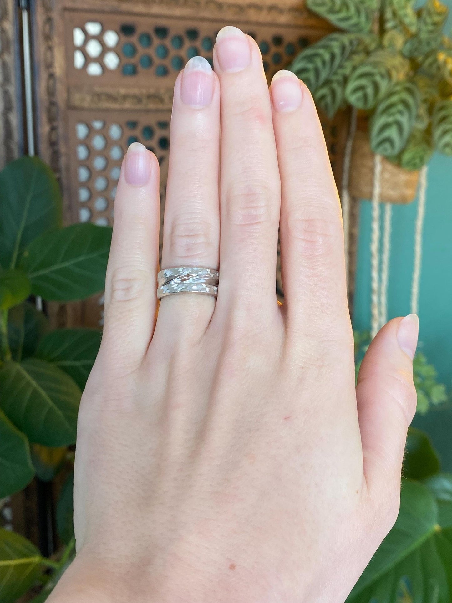 Vintage Solid 14k White Gold Diamond Cut Ring Band - Size 4.75