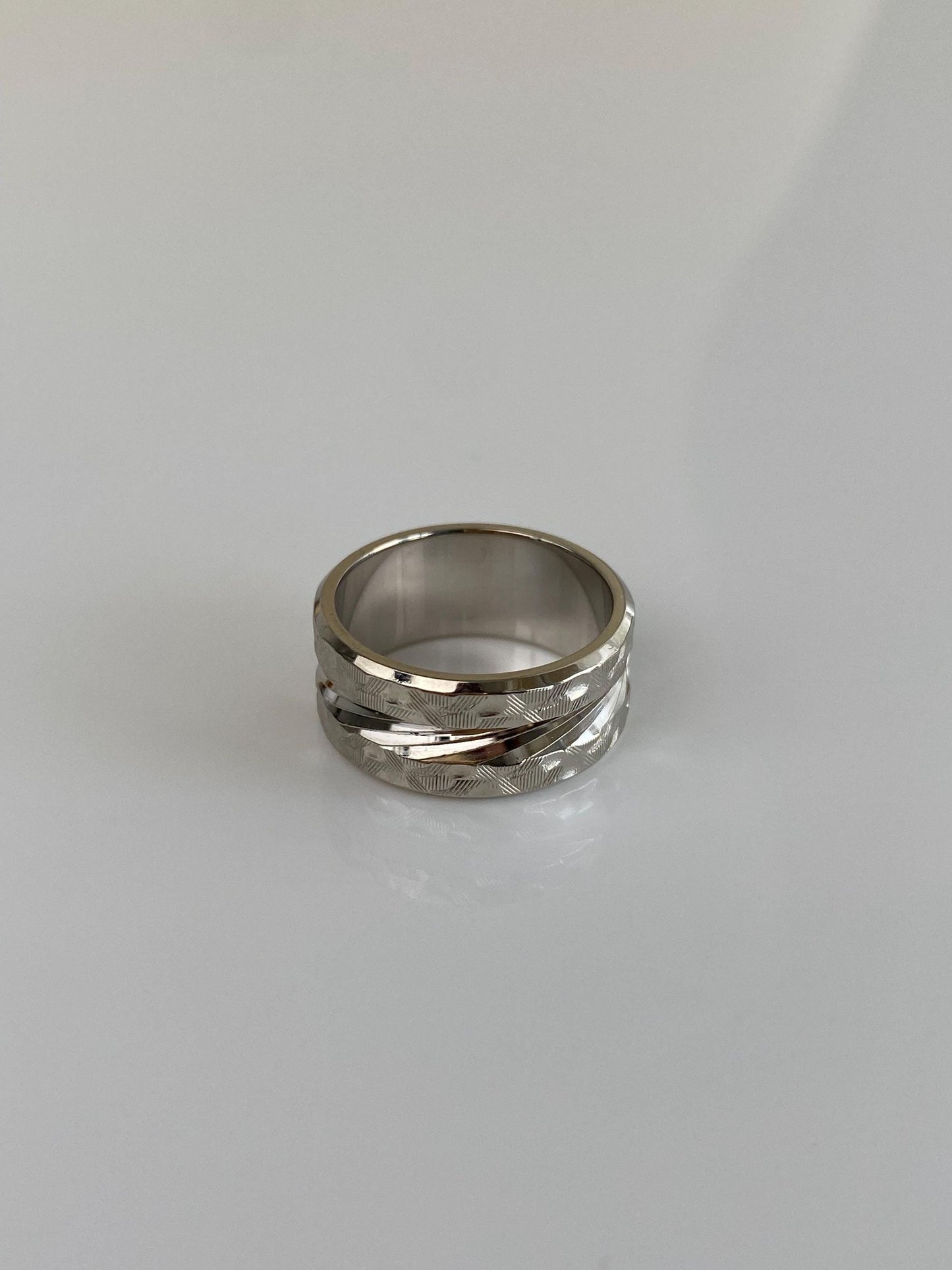 Vintage Solid 14k White Gold Diamond Cut Ring Band - Size 4.75