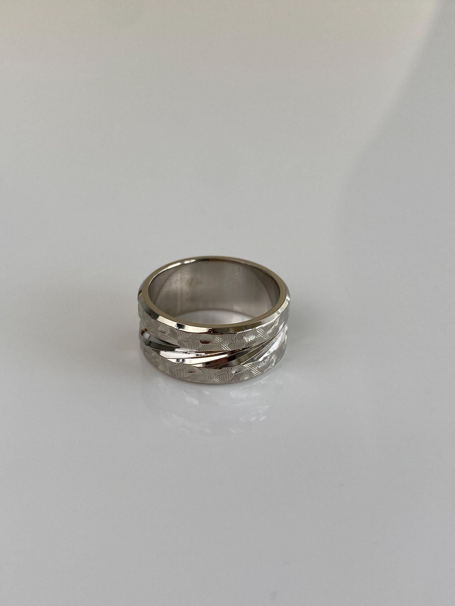 Vintage Solid 14k White Gold Diamond Cut Ring Band - Size 4.75