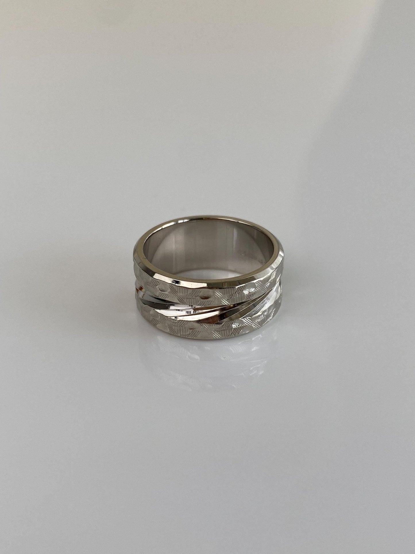 Vintage Solid 14k White Gold Diamond Cut Ring Band - Size 4.75