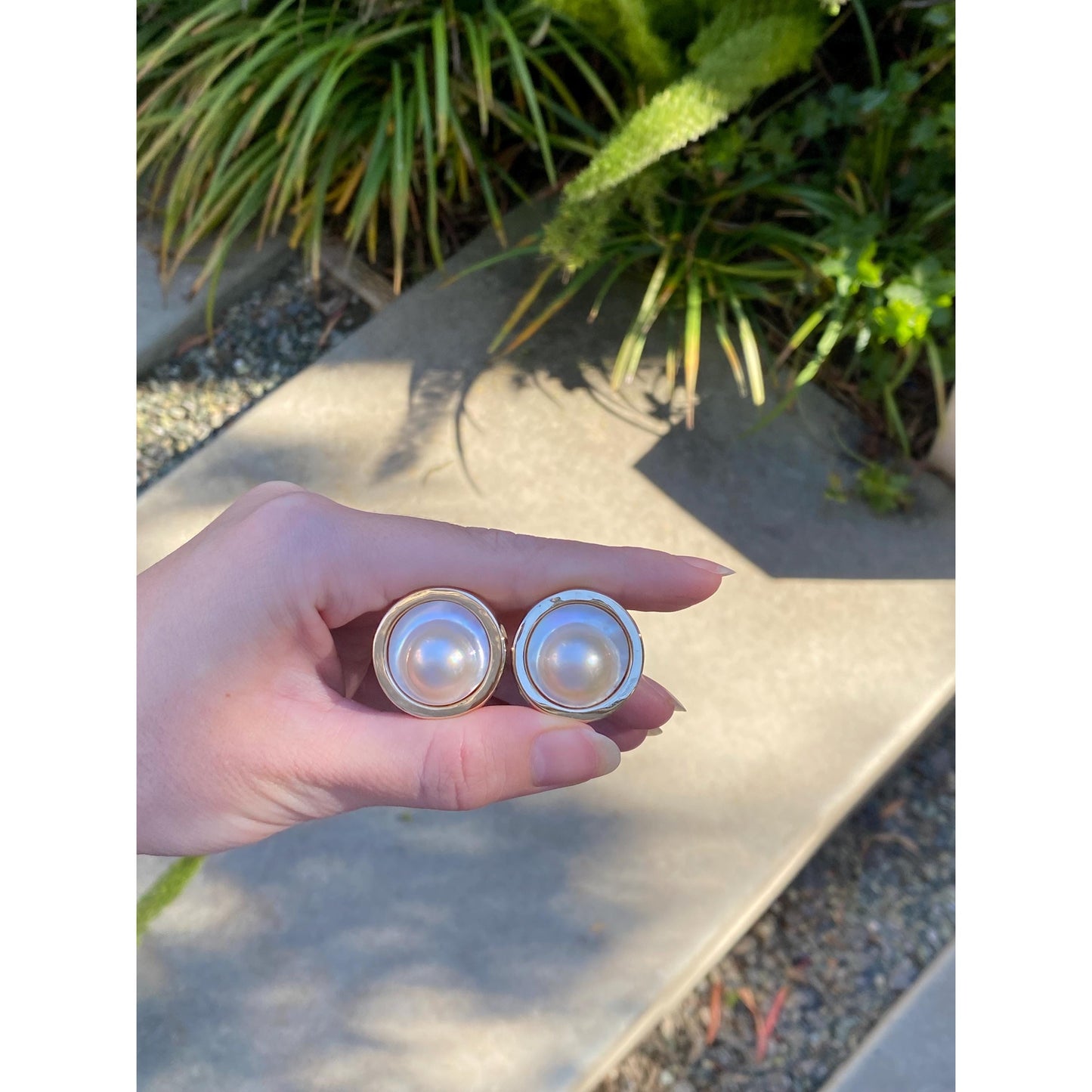 Vintage Solid 14k Yellow Gold Mabe Pearl Stud Earrings