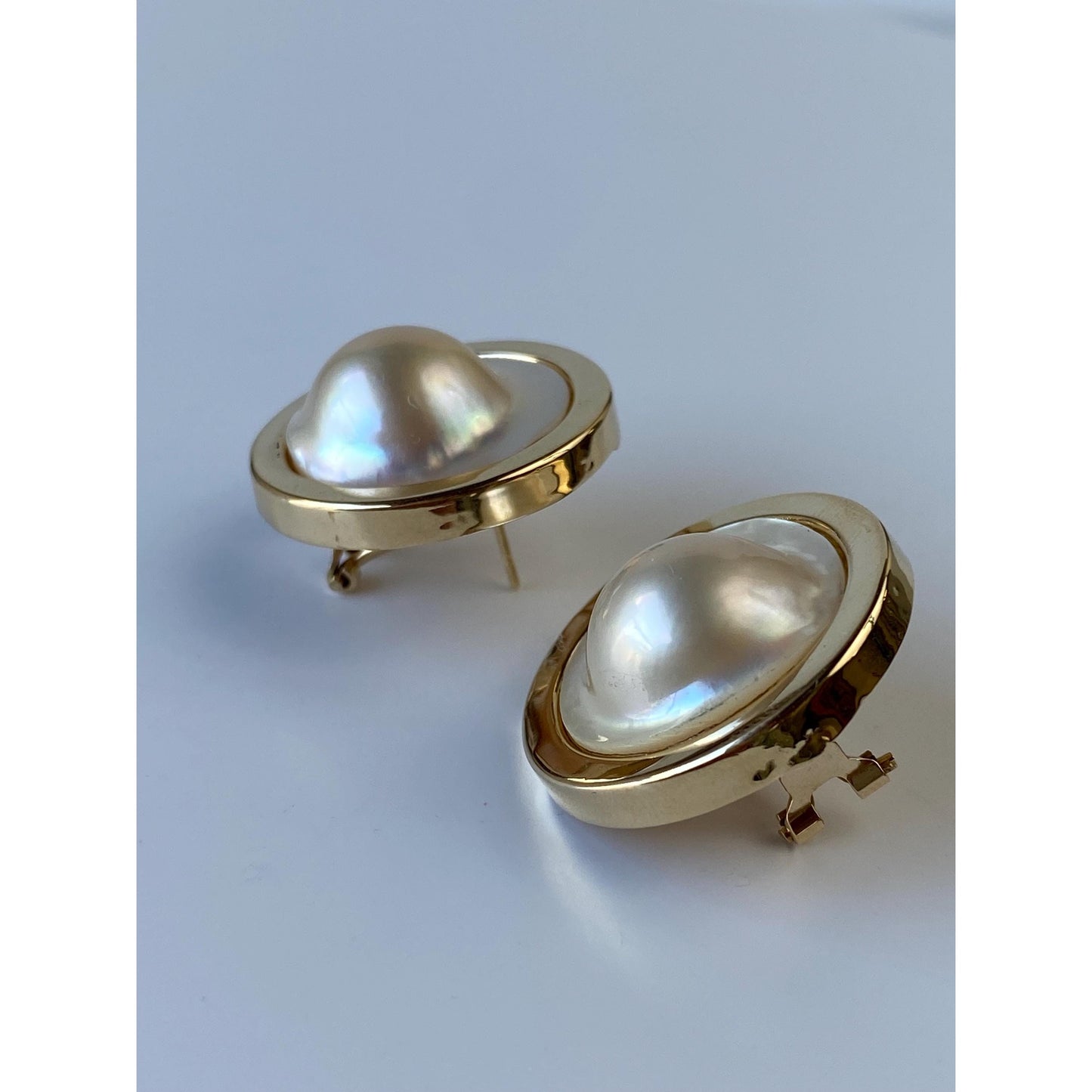 Vintage Solid 14k Yellow Gold Mabe Pearl Stud Earrings