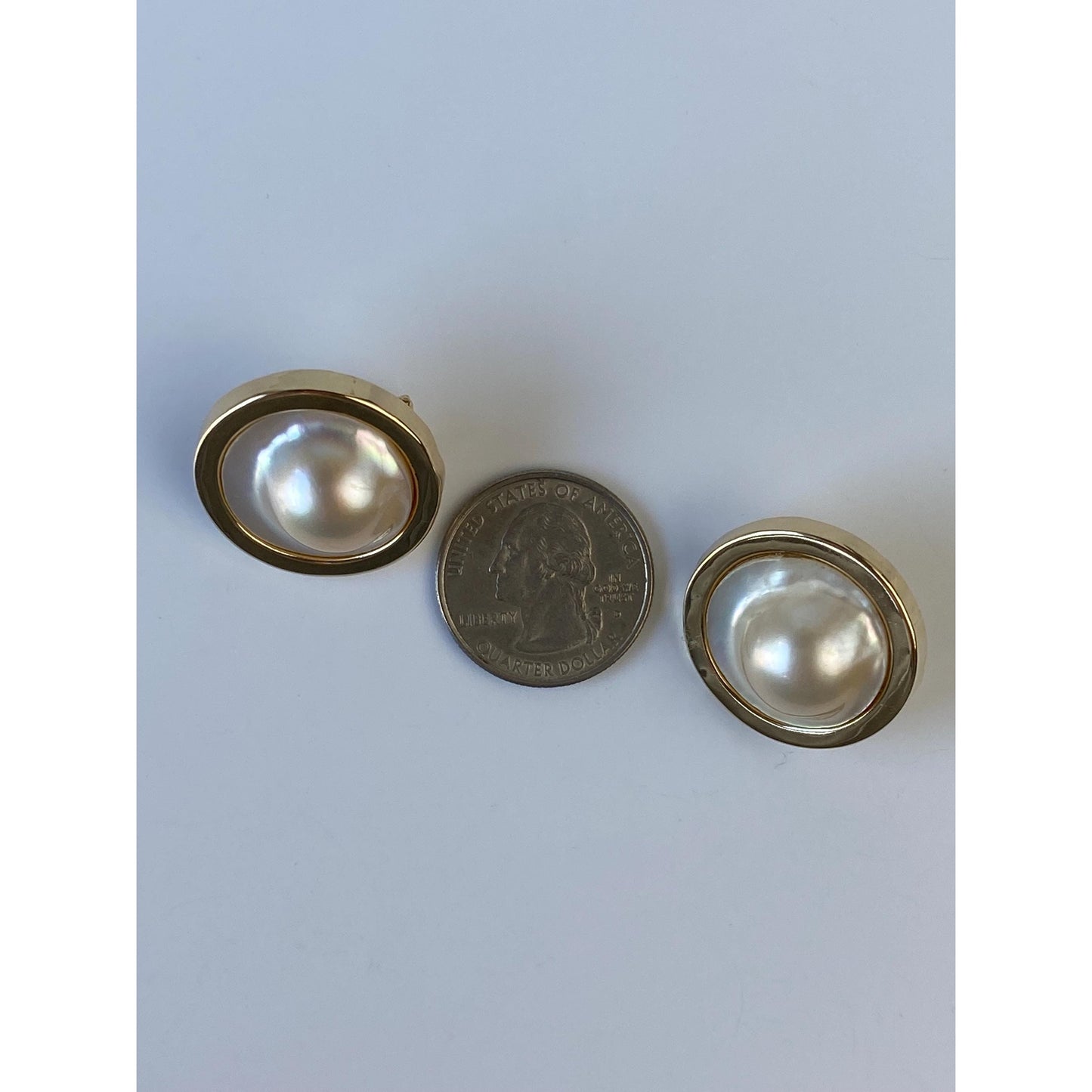 Vintage Solid 14k Yellow Gold Mabe Pearl Stud Earrings