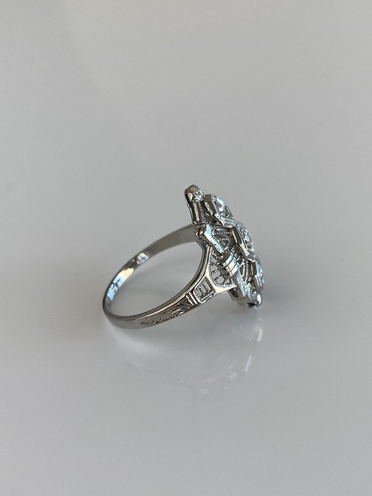 Vintage Solid 18k White Gold Diamonds Art Deco Ring - Size 5.5