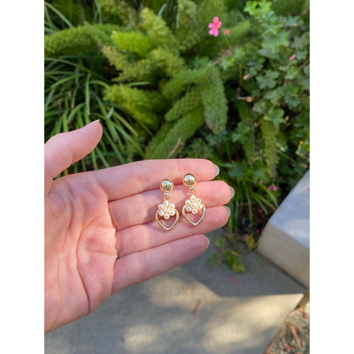 Vintage Solid 18k Yellow Gold Pearl Cluster Heart Dangle Earrings