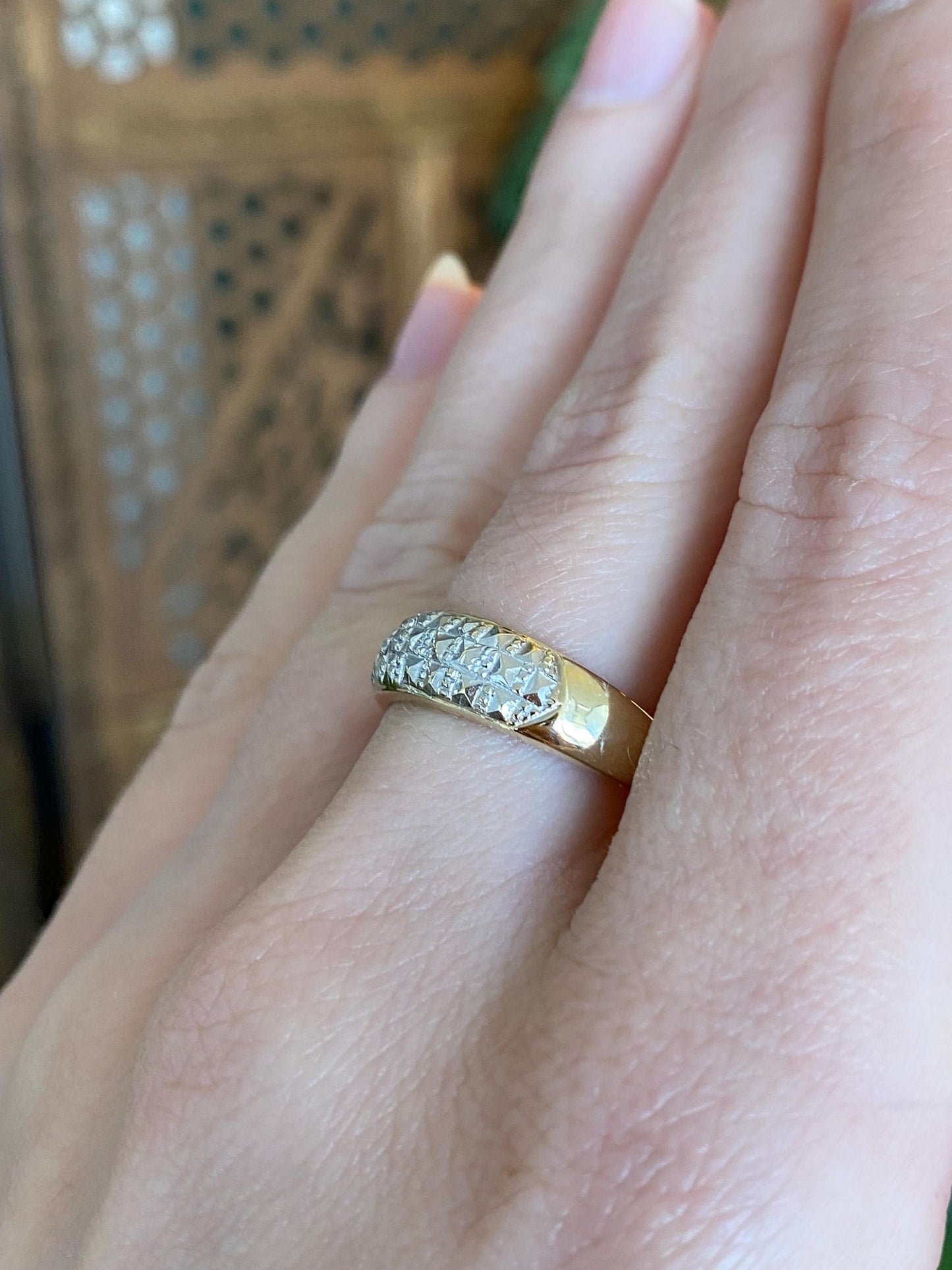 Vintage Solid 14k White & Yellow Gold Diamond Cut Ring Band - Size 7.75