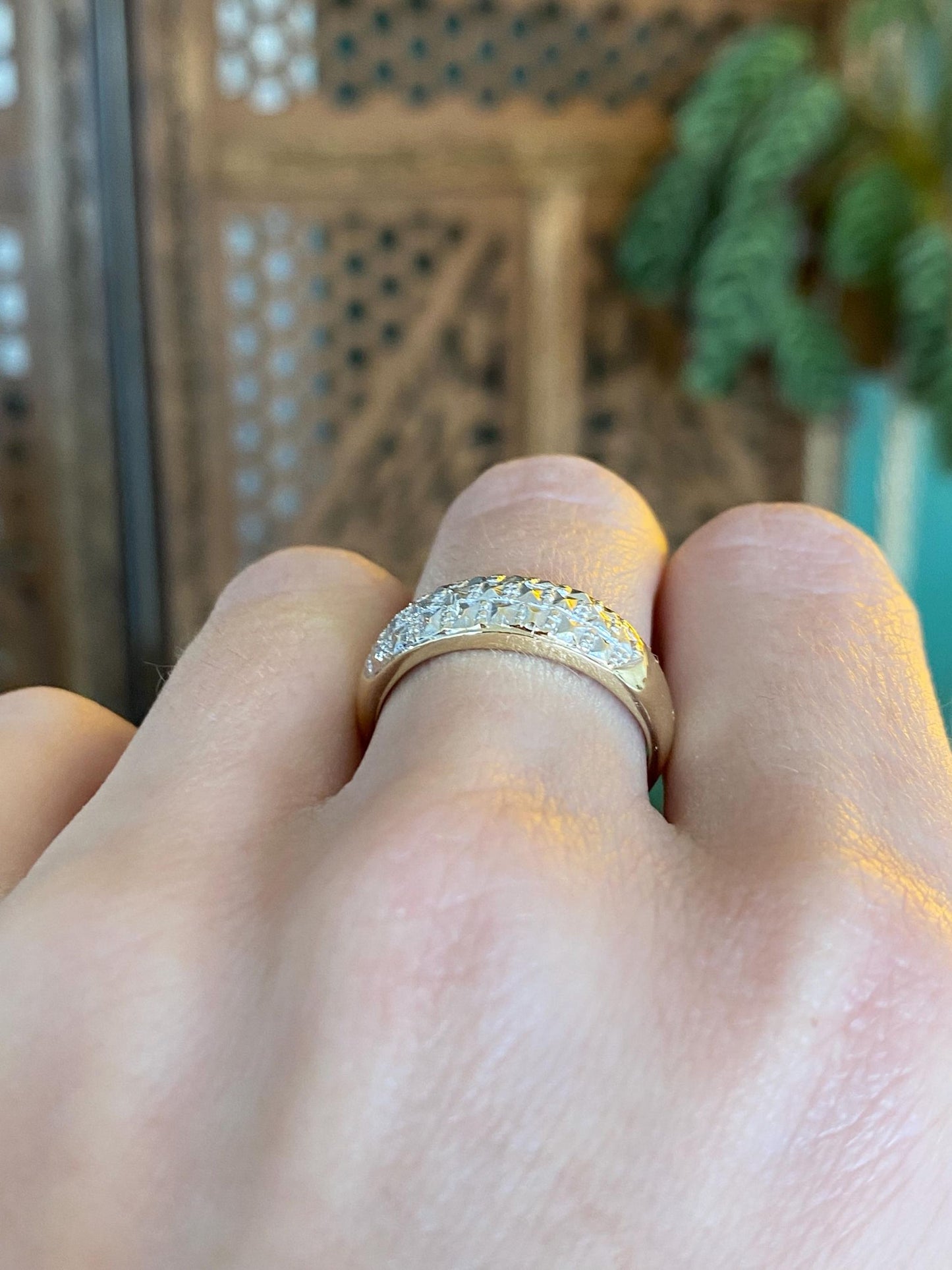 Vintage Solid 14k White & Yellow Gold Diamond Cut Ring Band - Size 7.75