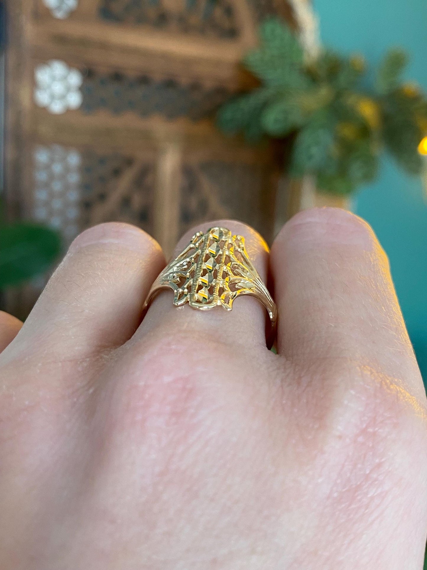 Vintage Solid 14k Yellow Gold Diamond Cut Ring - Size 8.25