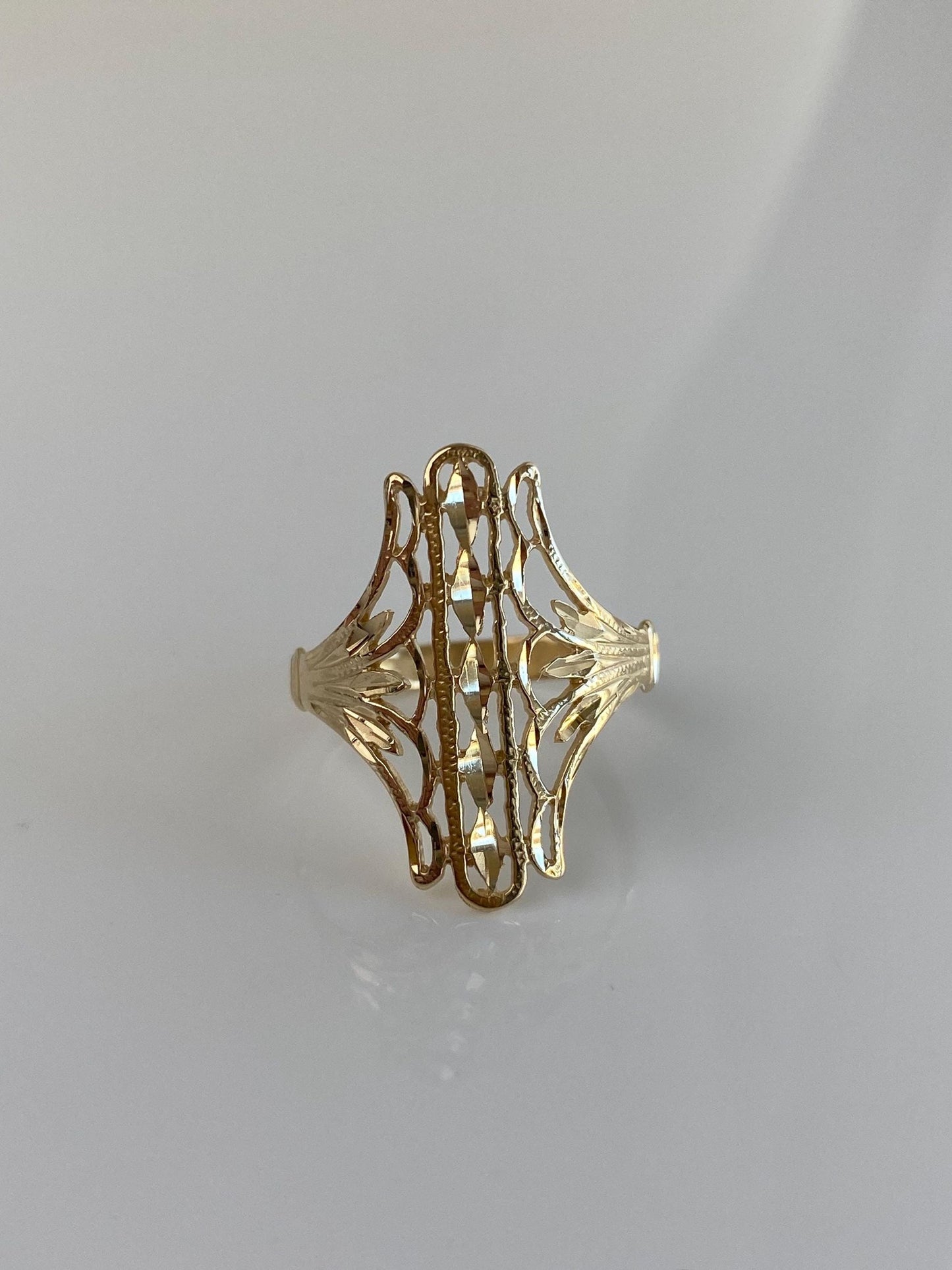 Vintage Solid 14k Yellow Gold Diamond Cut Ring - Size 8.25