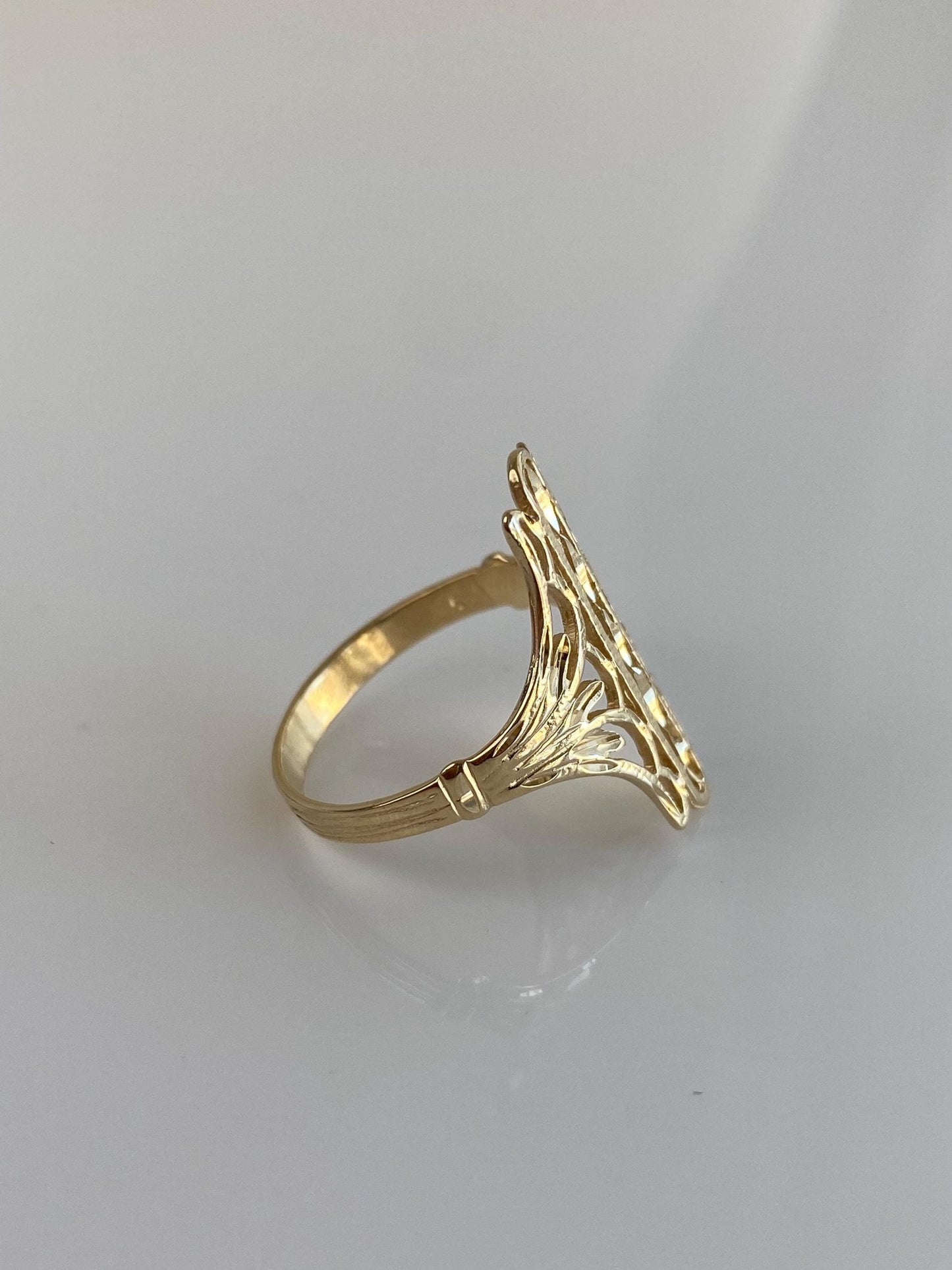 Vintage Solid 14k Yellow Gold Diamond Cut Ring - Size 8.25