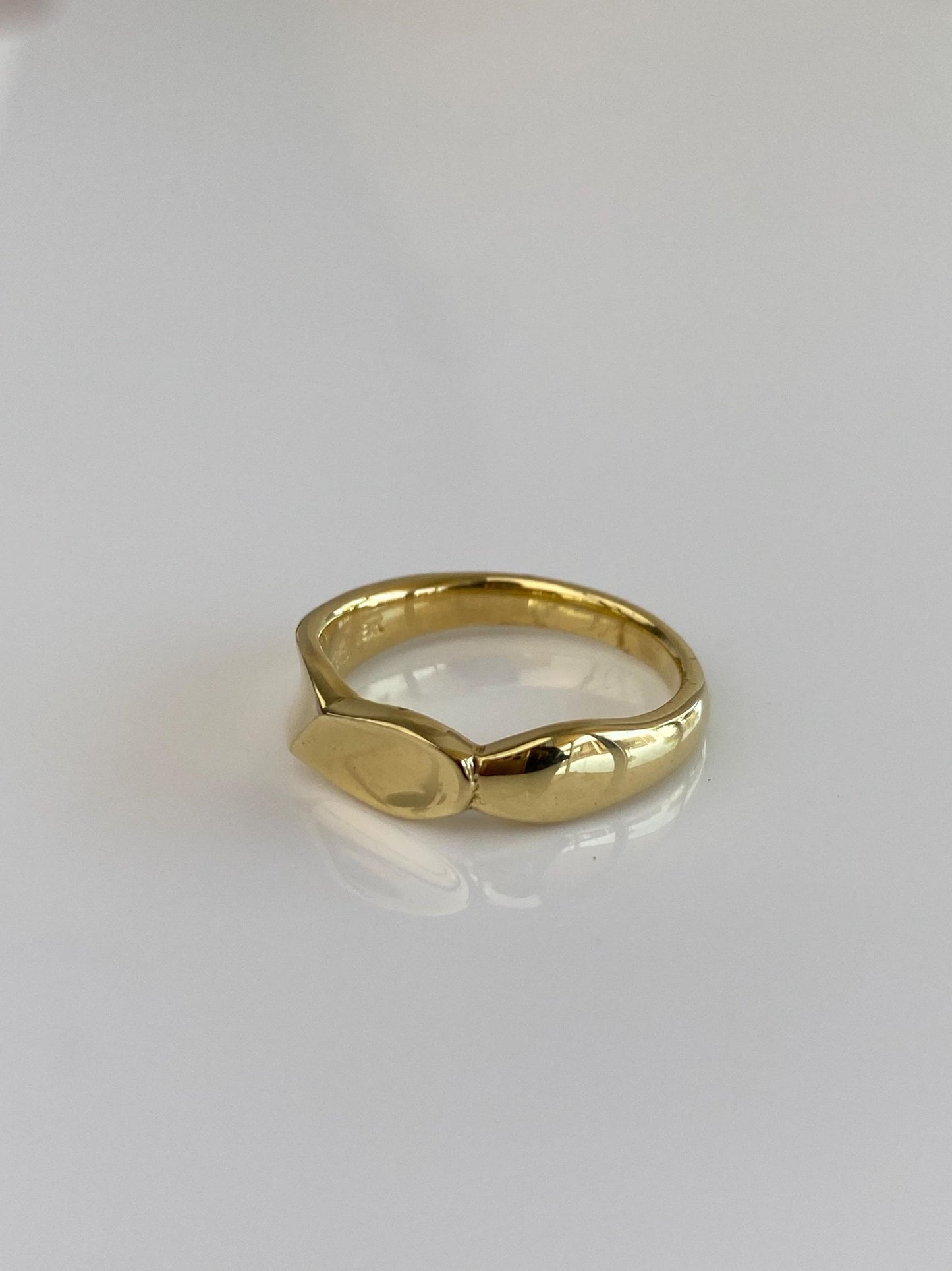 Vintage Solid 18k Yellow Gold Ring Band - Size 6