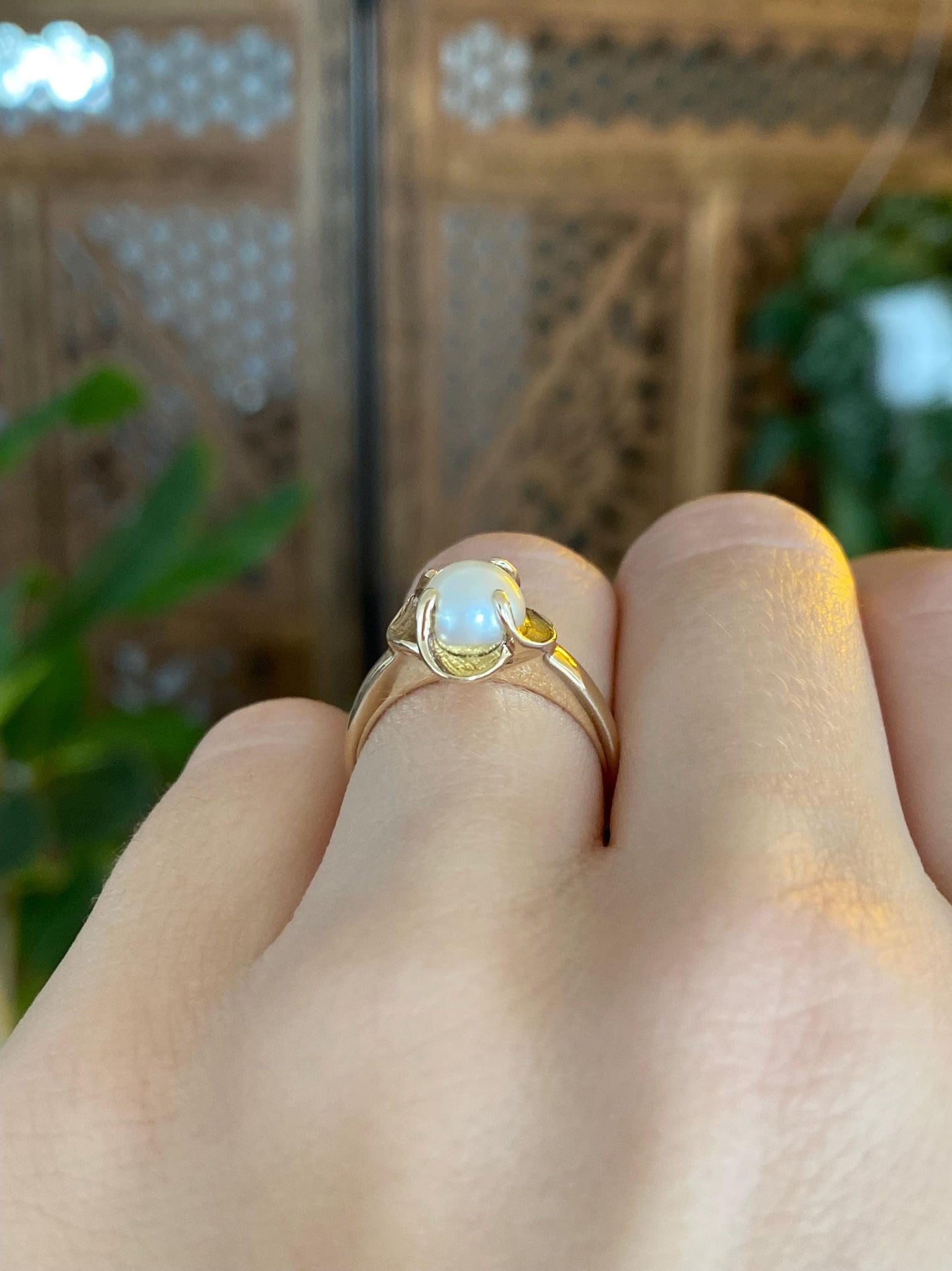Vintage Solid 10k Yellow Gold Pearl Ring - Size 5.25