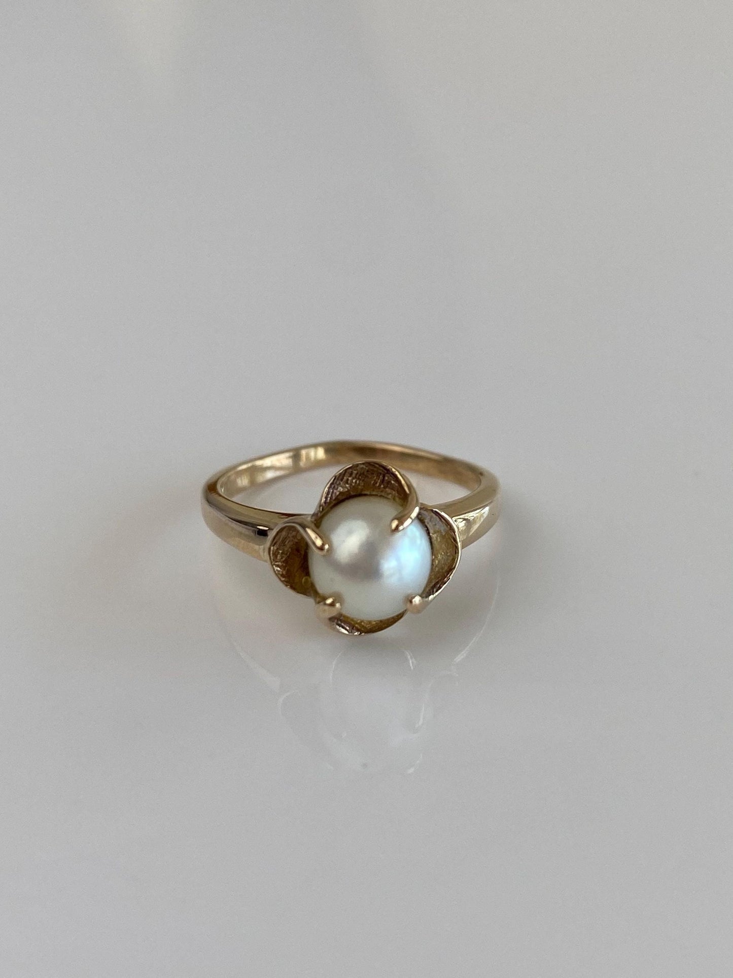 Vintage Solid 10k Yellow Gold Pearl Ring - Size 5.25