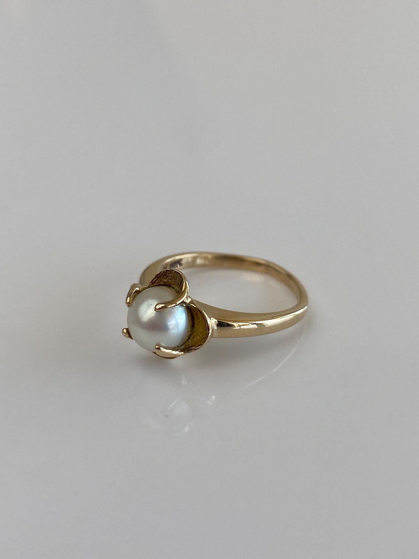 Vintage Solid 10k Yellow Gold Pearl Ring - Size 5.25