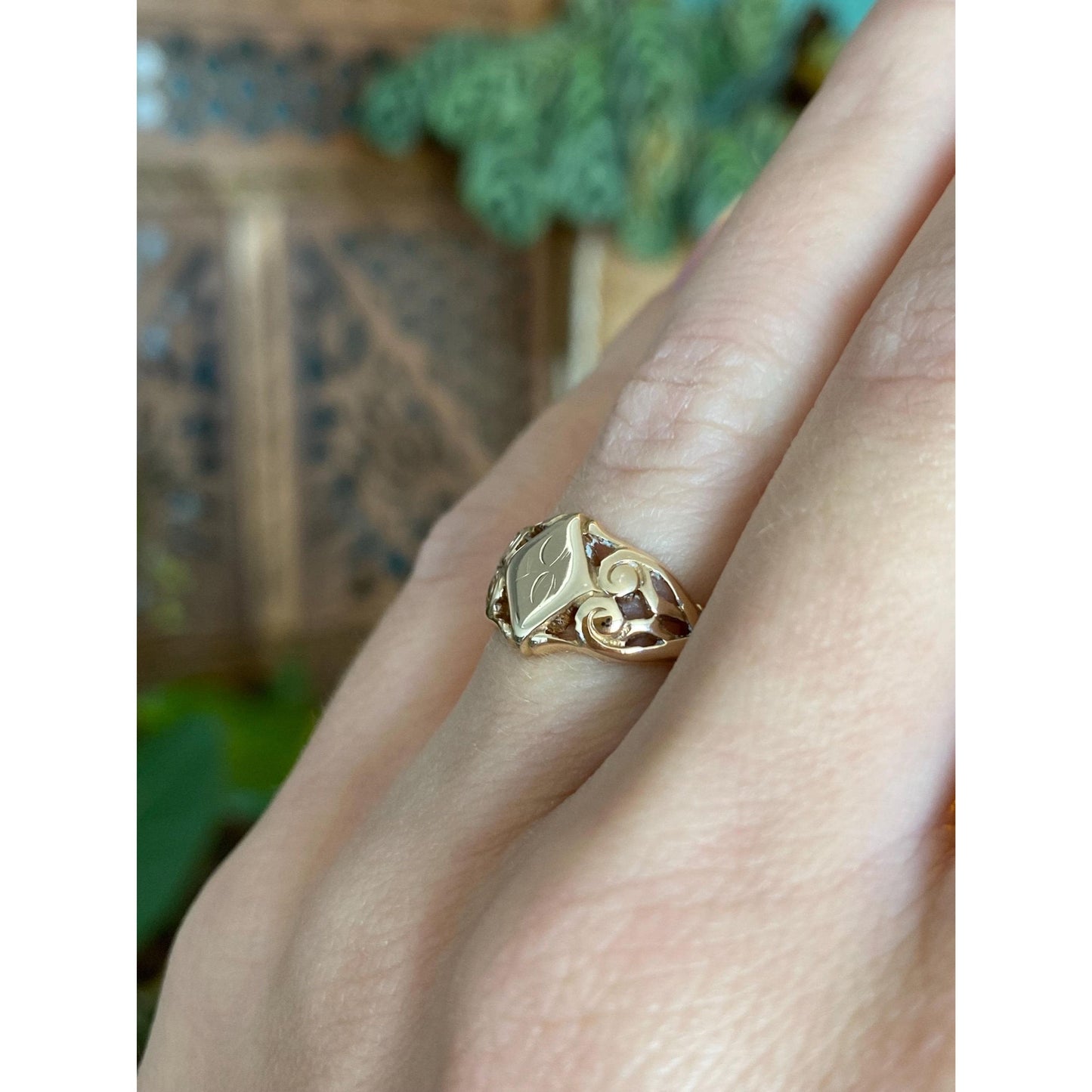 Vintage Solid 10k Rosey Gold Engraved Signet Ring - Size 4.5