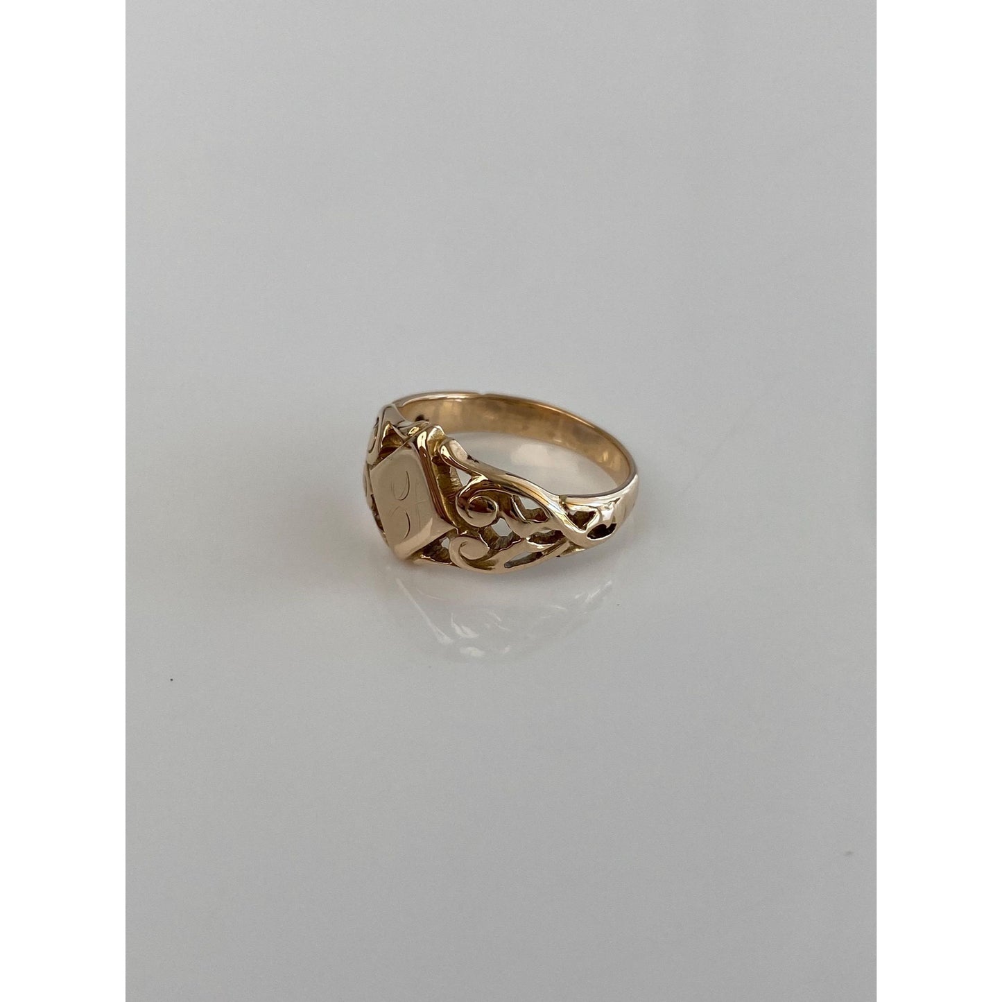 Vintage Solid 10k Rosey Gold Engraved Signet Ring - Size 4.5