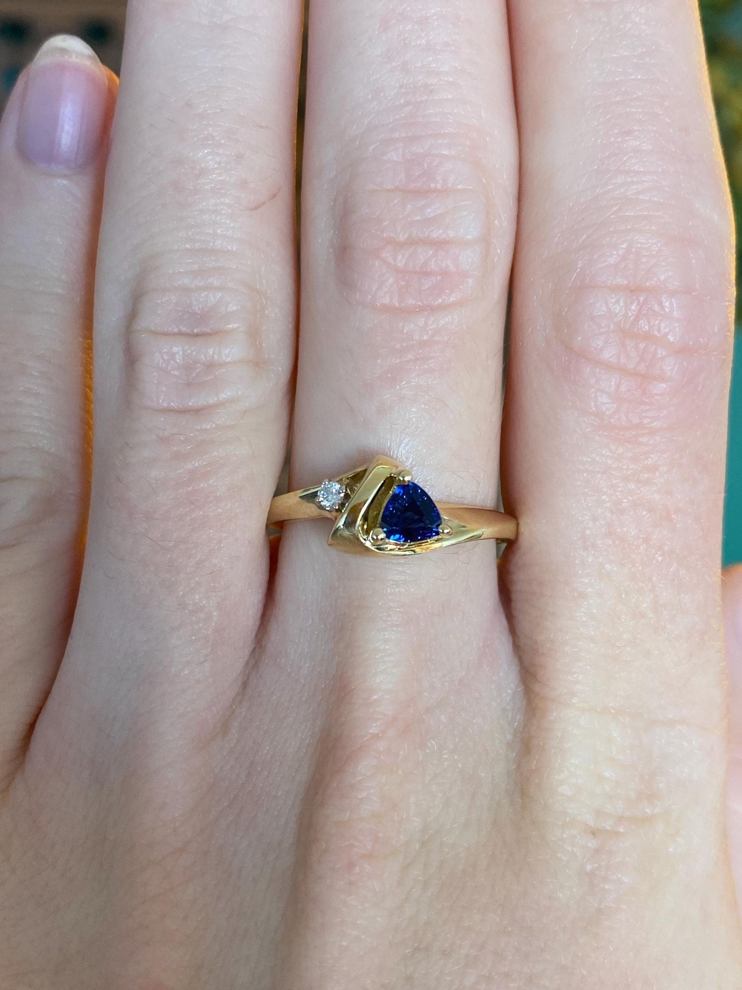 Vintage Solid 18k Yellow Gold Clear & Blue Sapphire Ring - Size 7.75