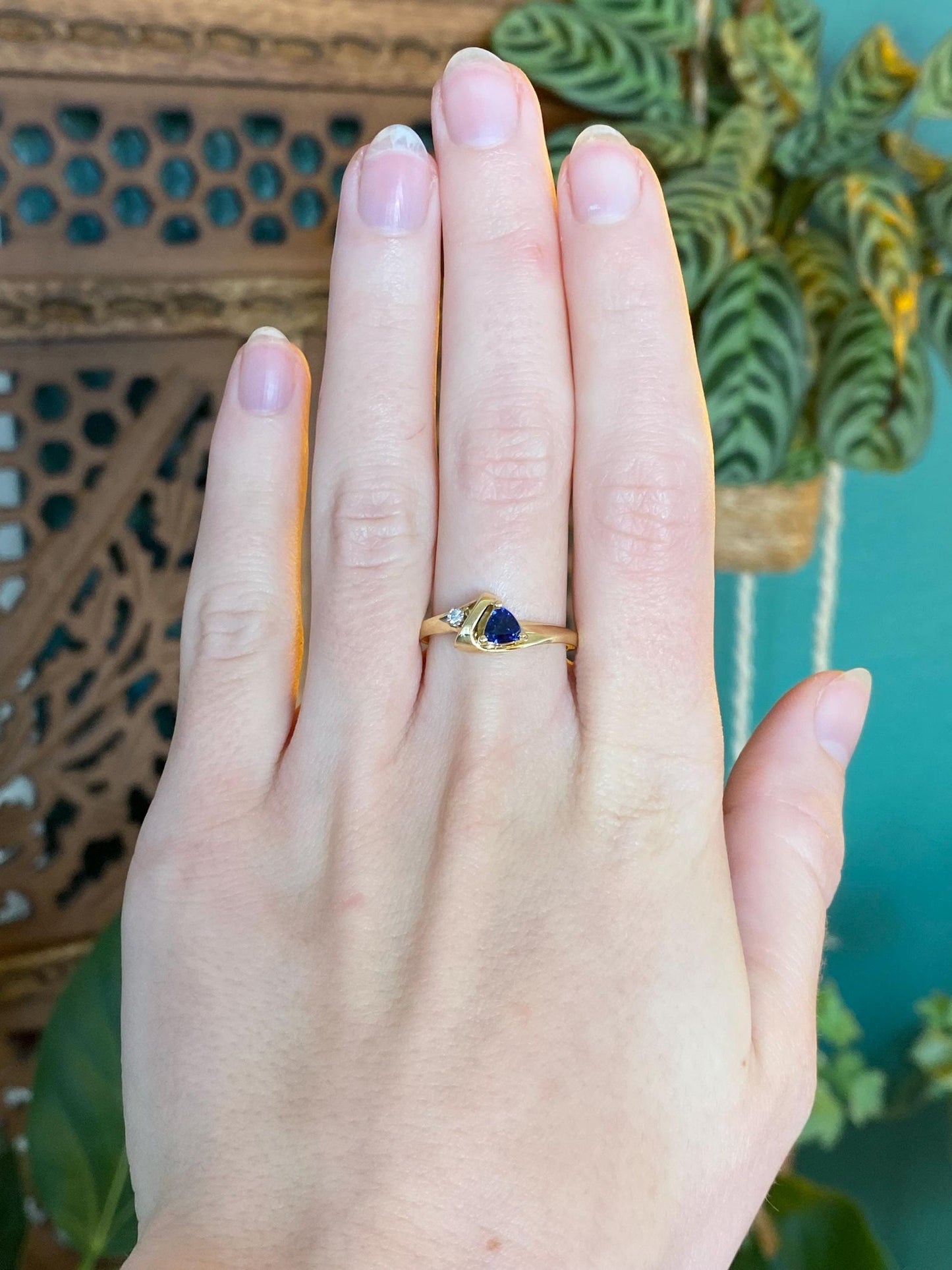 Vintage Solid 18k Yellow Gold Clear & Blue Sapphire Ring - Size 7.75