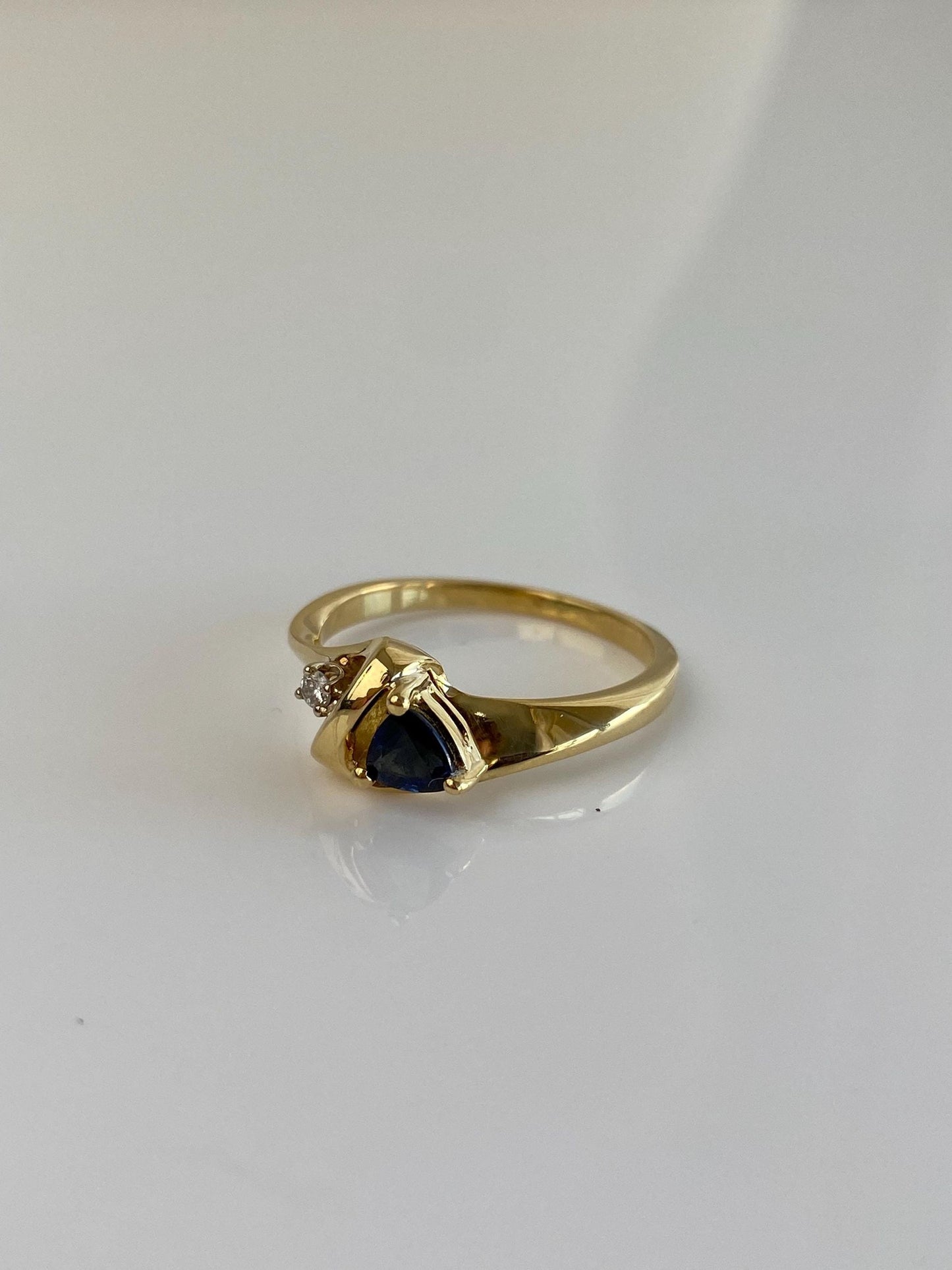 Vintage Solid 18k Yellow Gold Clear & Blue Sapphire Ring - Size 7.75