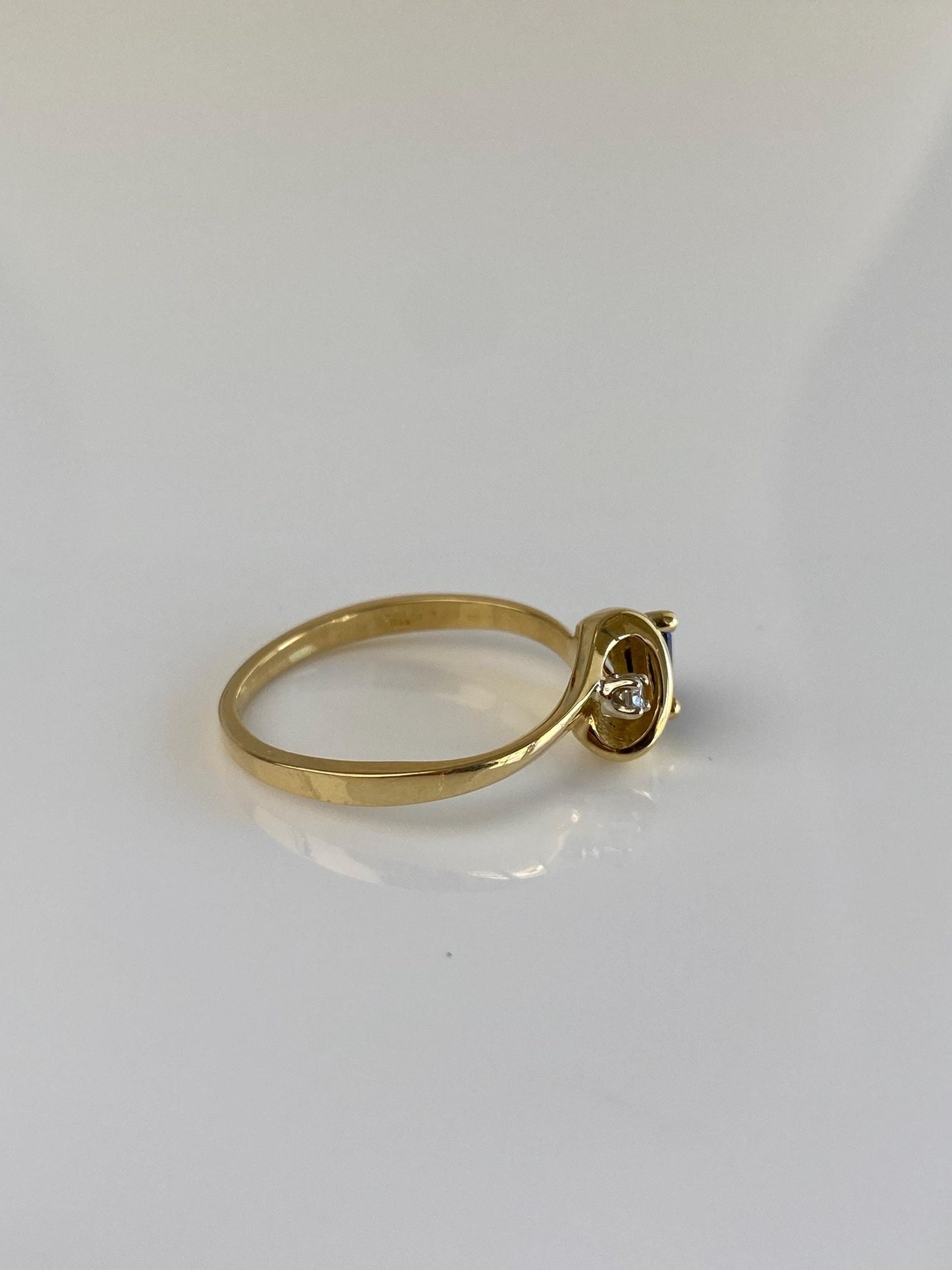 Vintage Solid 18k Yellow Gold Clear & Blue Sapphire Ring - Size 7.75